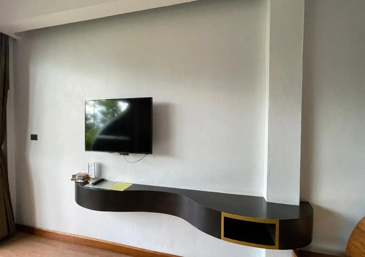 Communal lounge/ TV room in AC 2 Resort