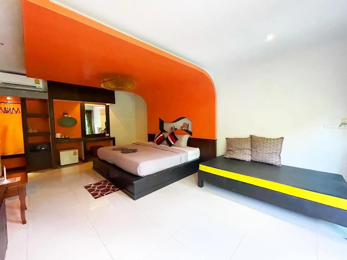 Photo of the whole room, Bed in AC 2 Resort