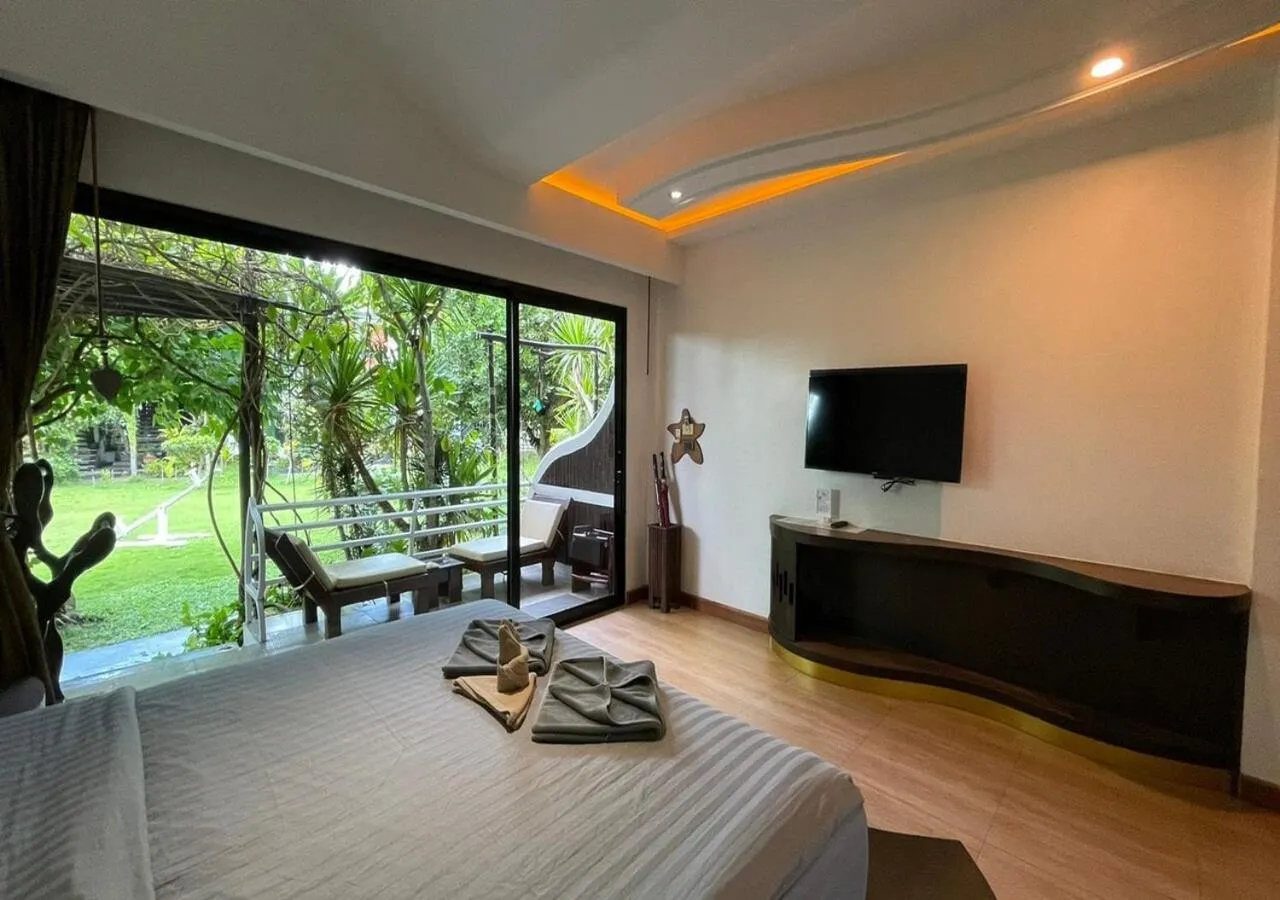 Communal lounge/ TV room, Bed in AC 2 Resort