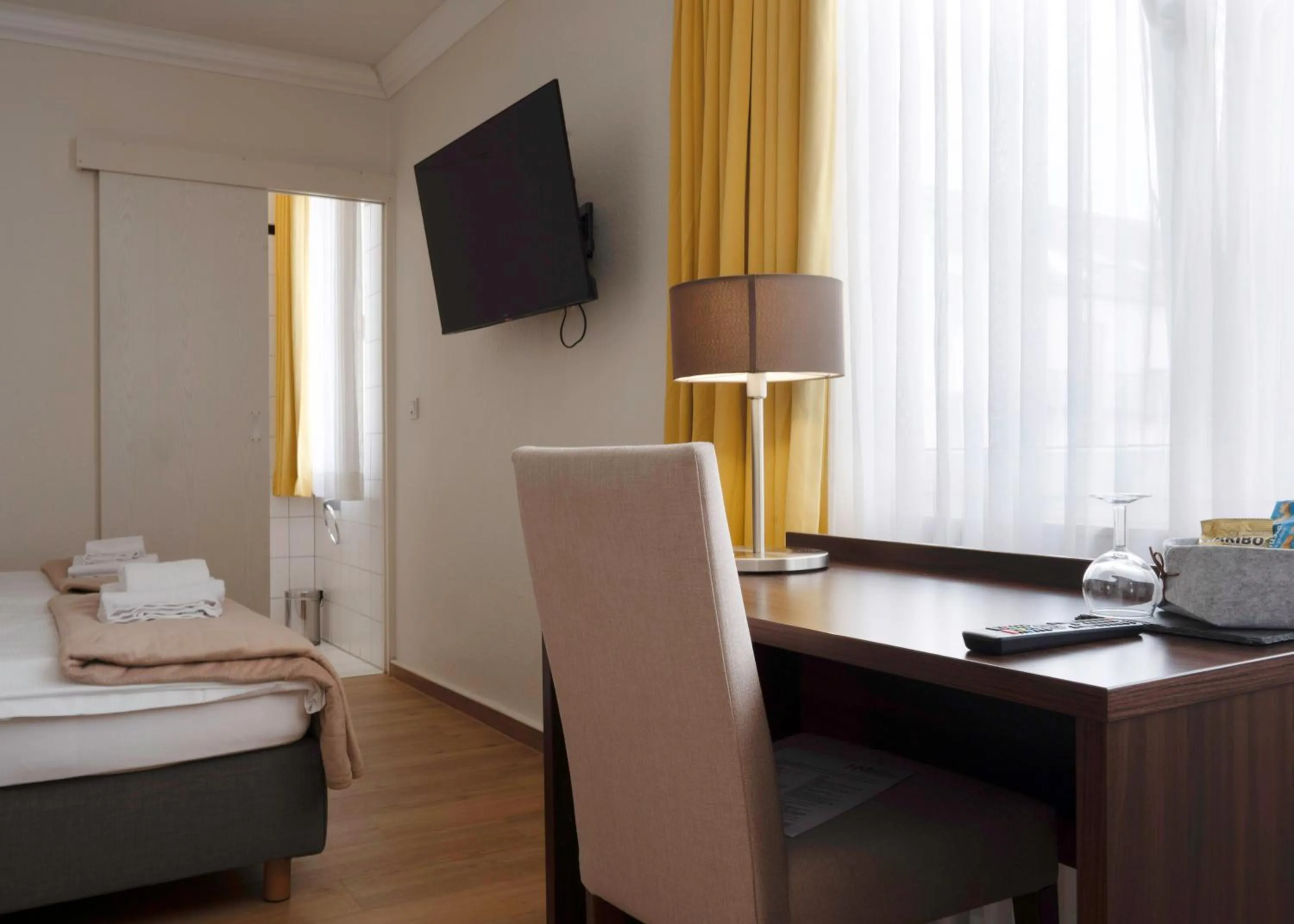 Photo of the whole room, Bed in Hotel Mercedes City