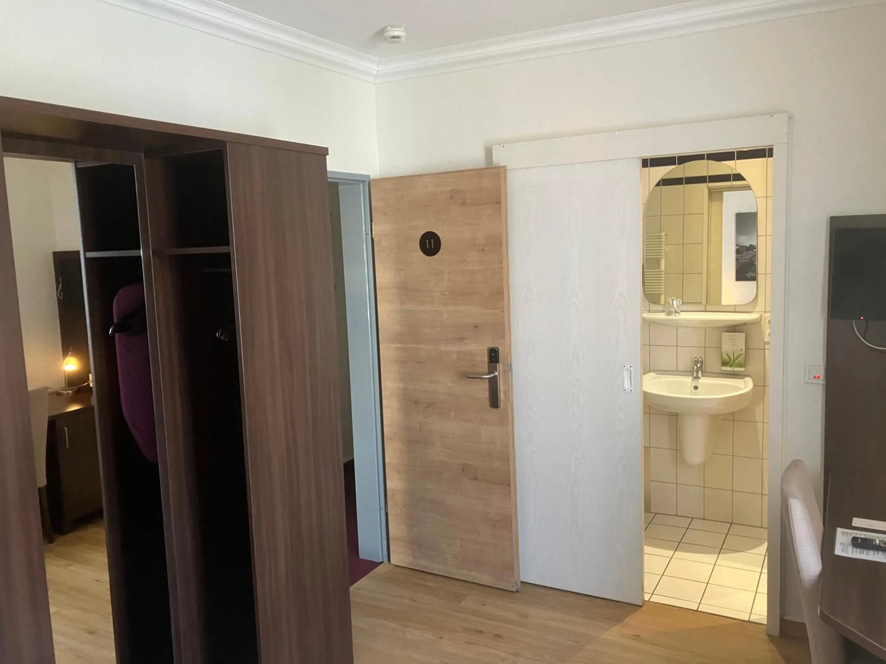 Photo of the whole room in Hotel Mercedes City