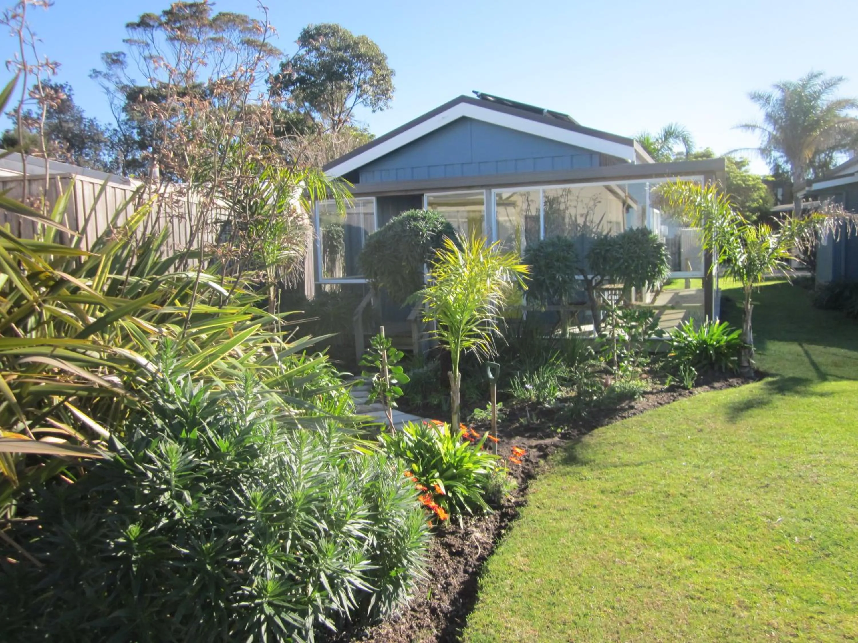 Property building in Lakes Entrance Waterfront Cottages with King Beds
