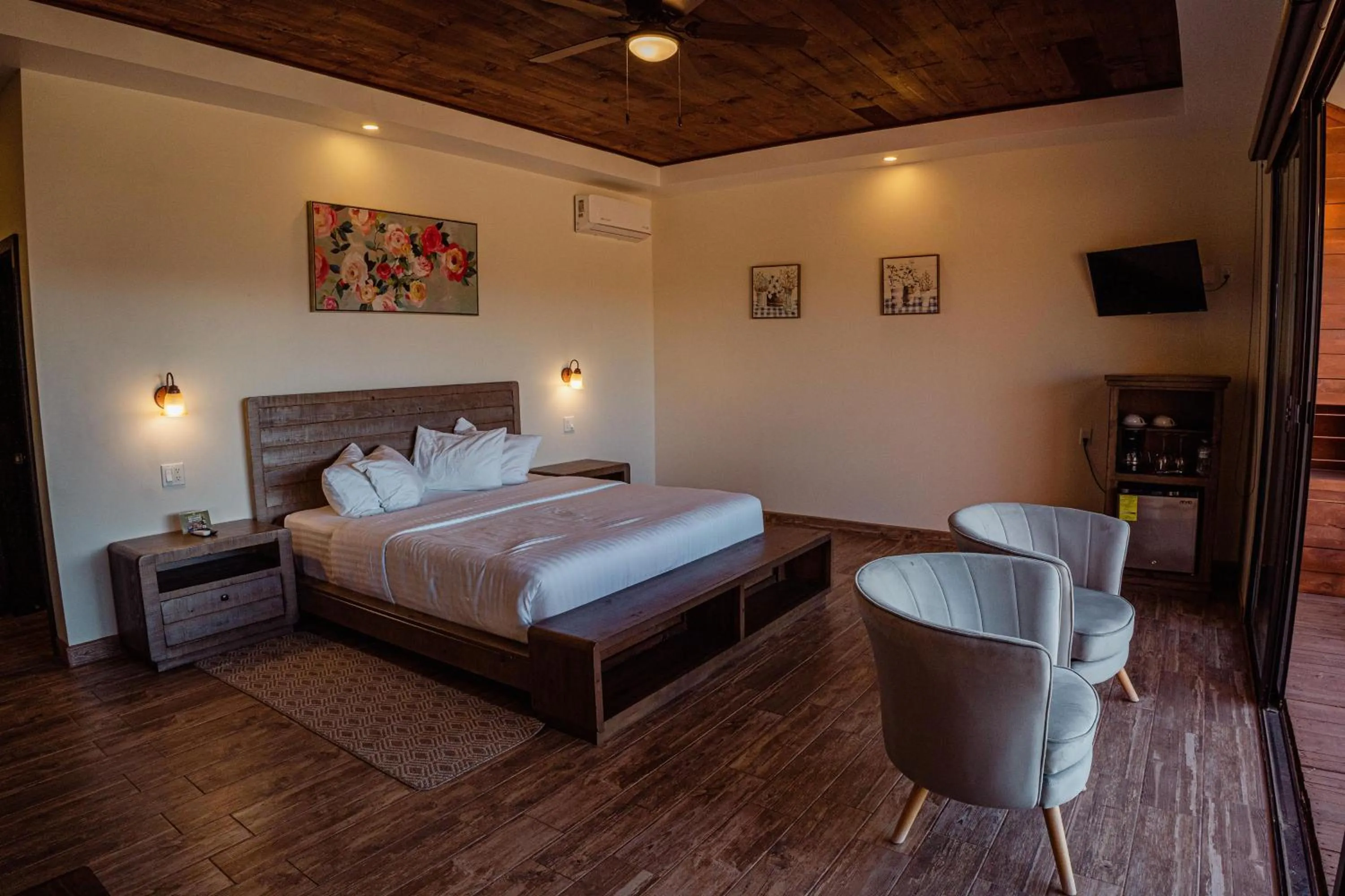 Photo of the whole room, Bed in Entrevalle Hotel Boutique