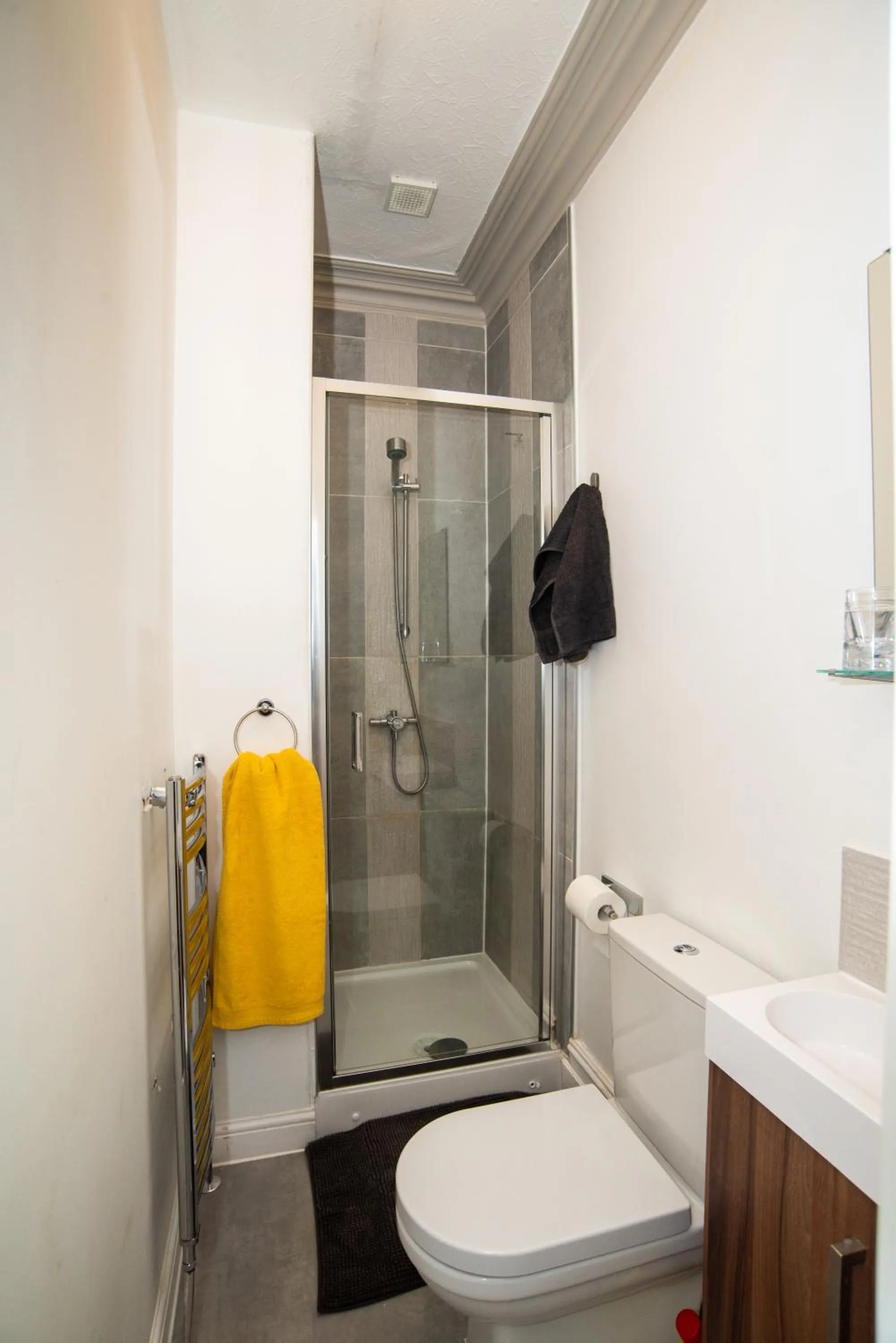 Bathroom in Bentley House with en-suites