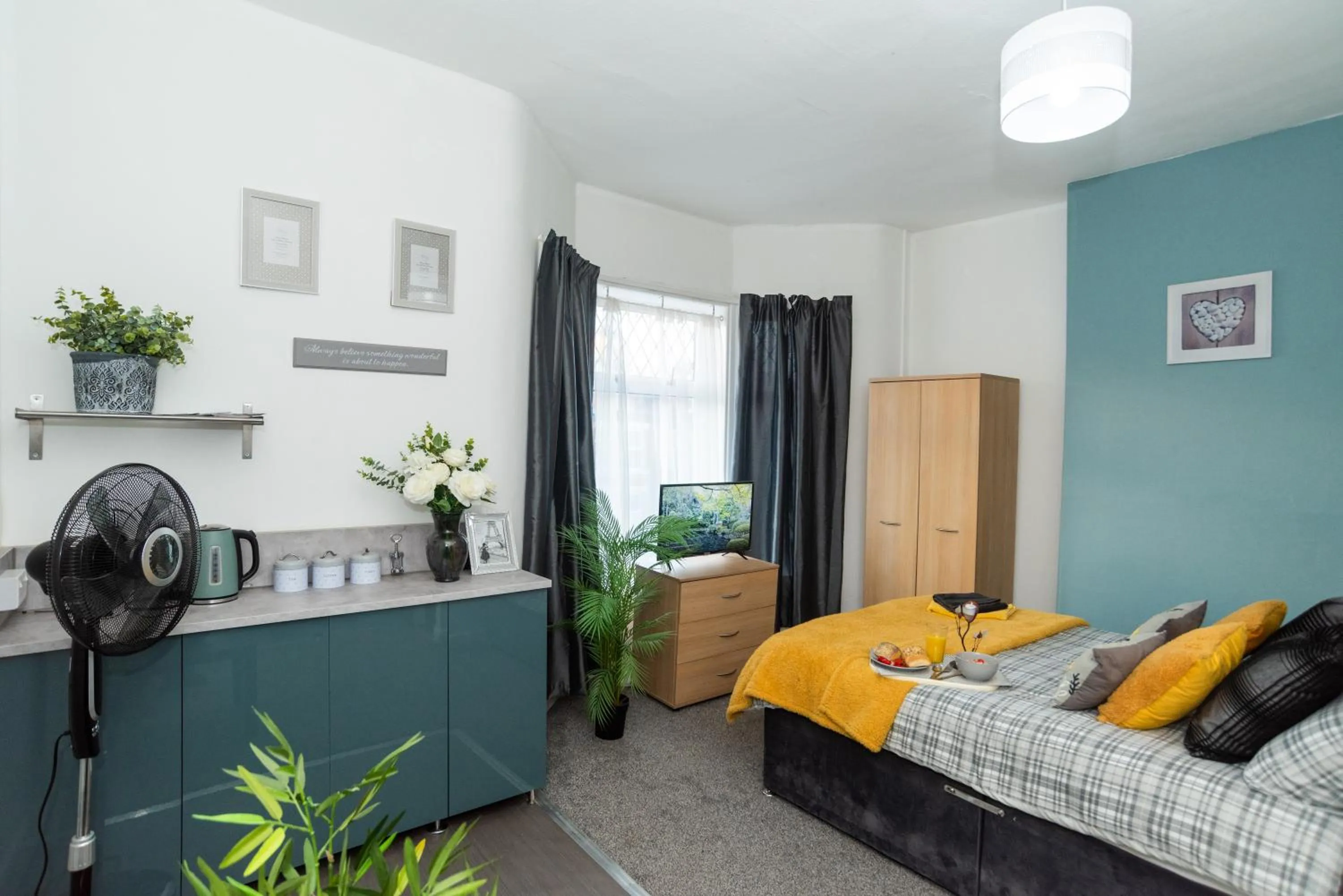 Bedroom, Bed in Bentley House with en-suites