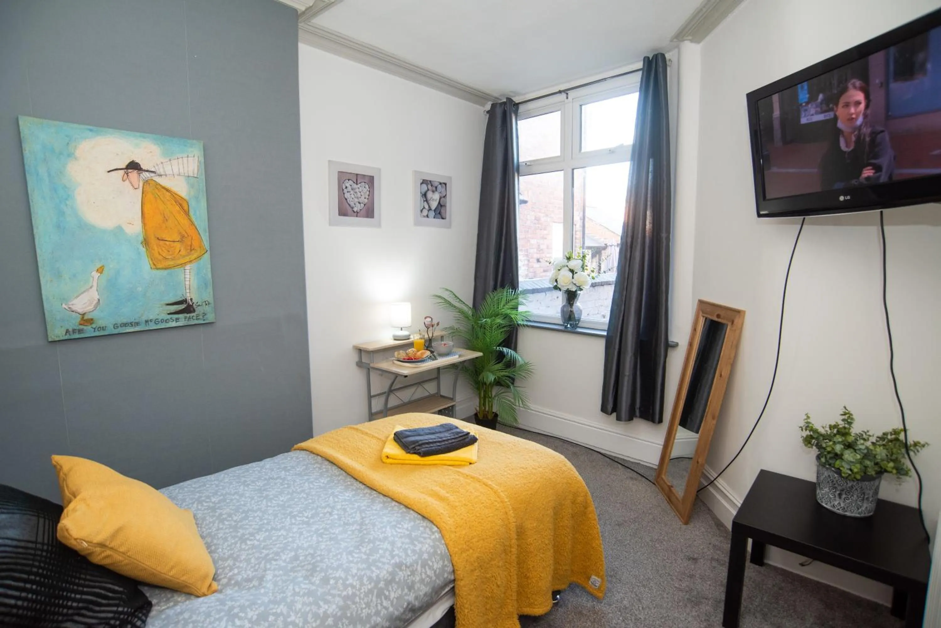 Photo of the whole room, Bed in Bentley House with en-suites