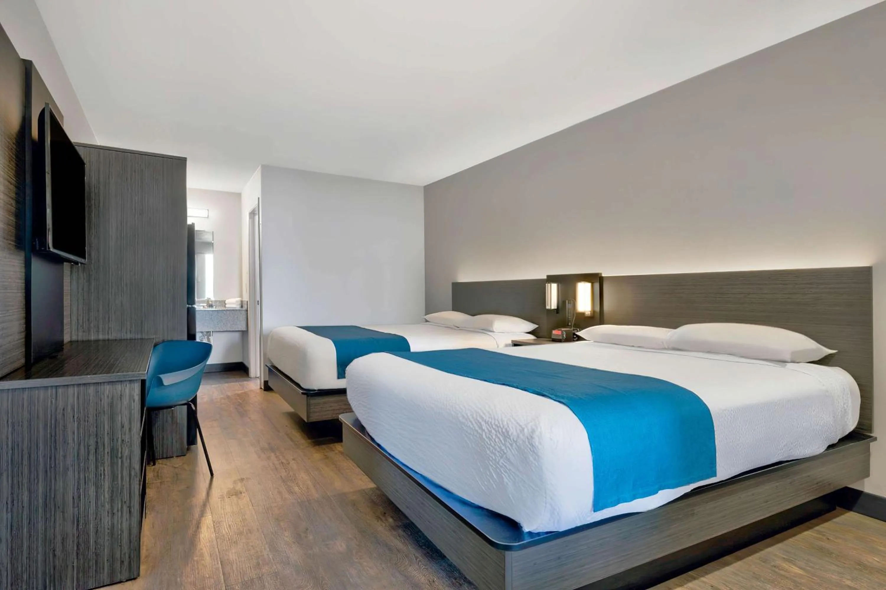 Photo of the whole room, Bed in Studio 6 Waco TX - Downtown - Baylor