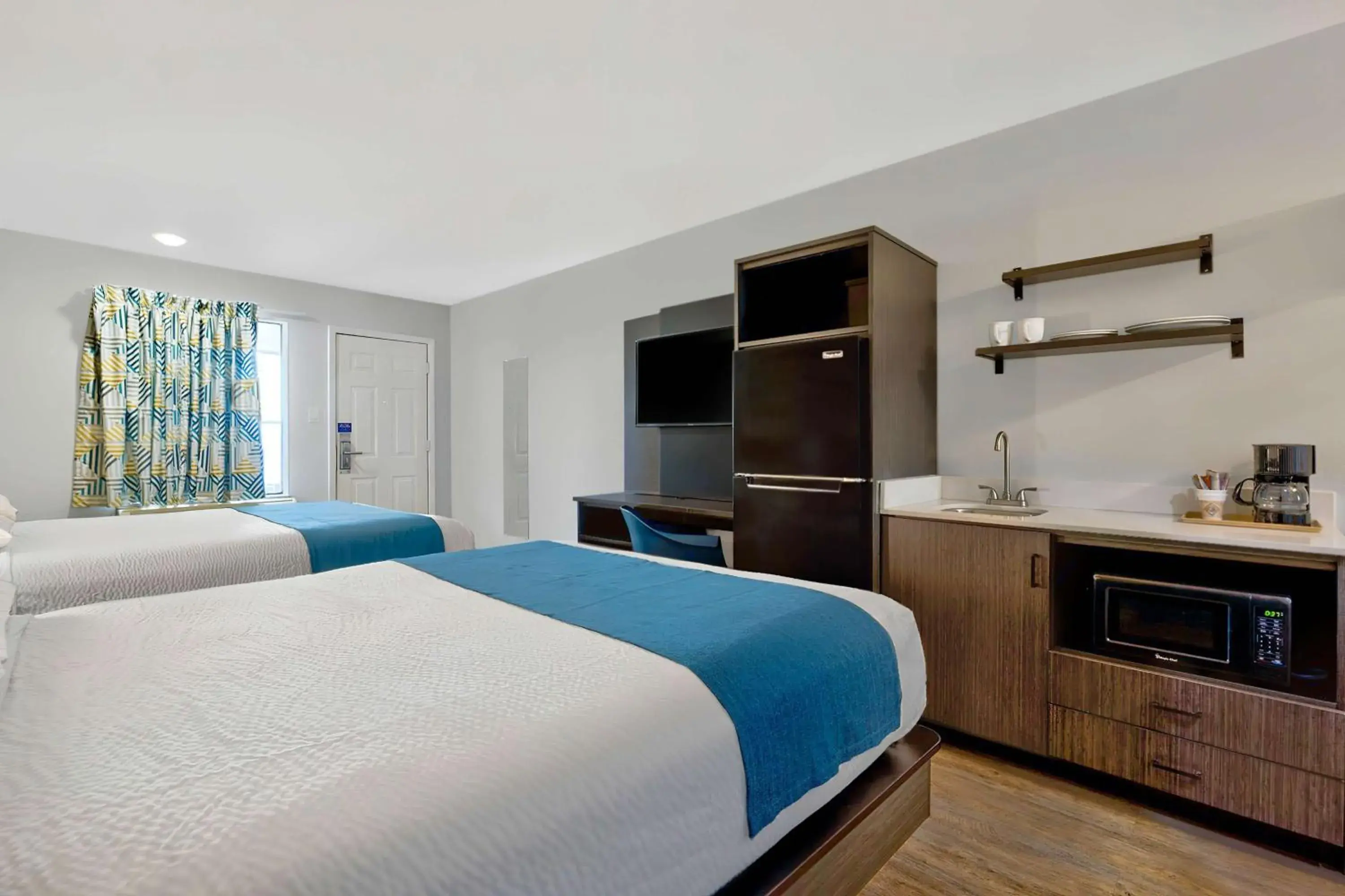 Kitchen or kitchenette, Bed in Studio 6 Waco TX - Downtown - Baylor Kitchen or kitchenette, Bed in Studio 6 Waco TX - Downtown - Baylor