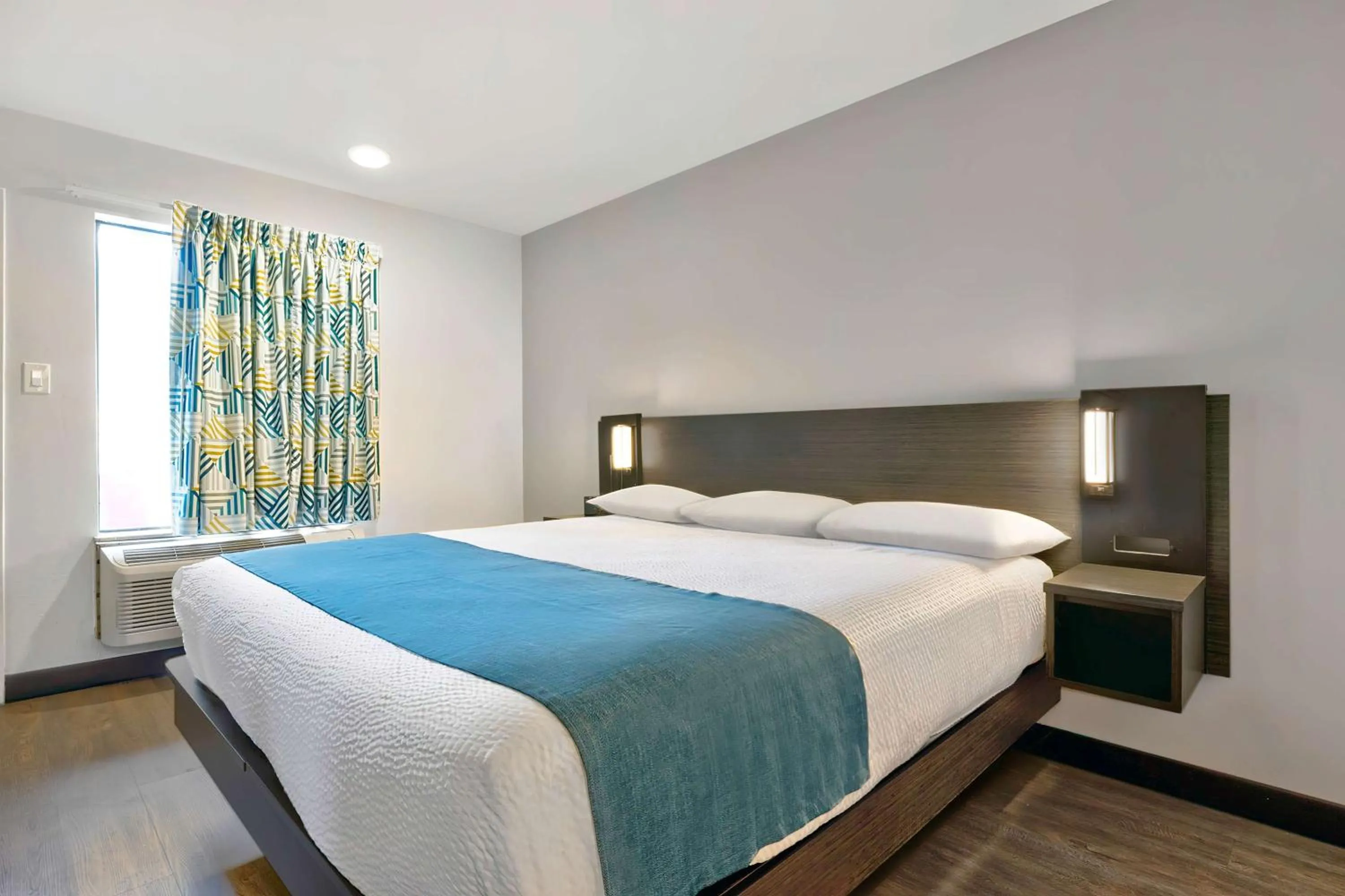 Bedroom, Bed in Studio 6 Waco TX - Downtown - Baylor