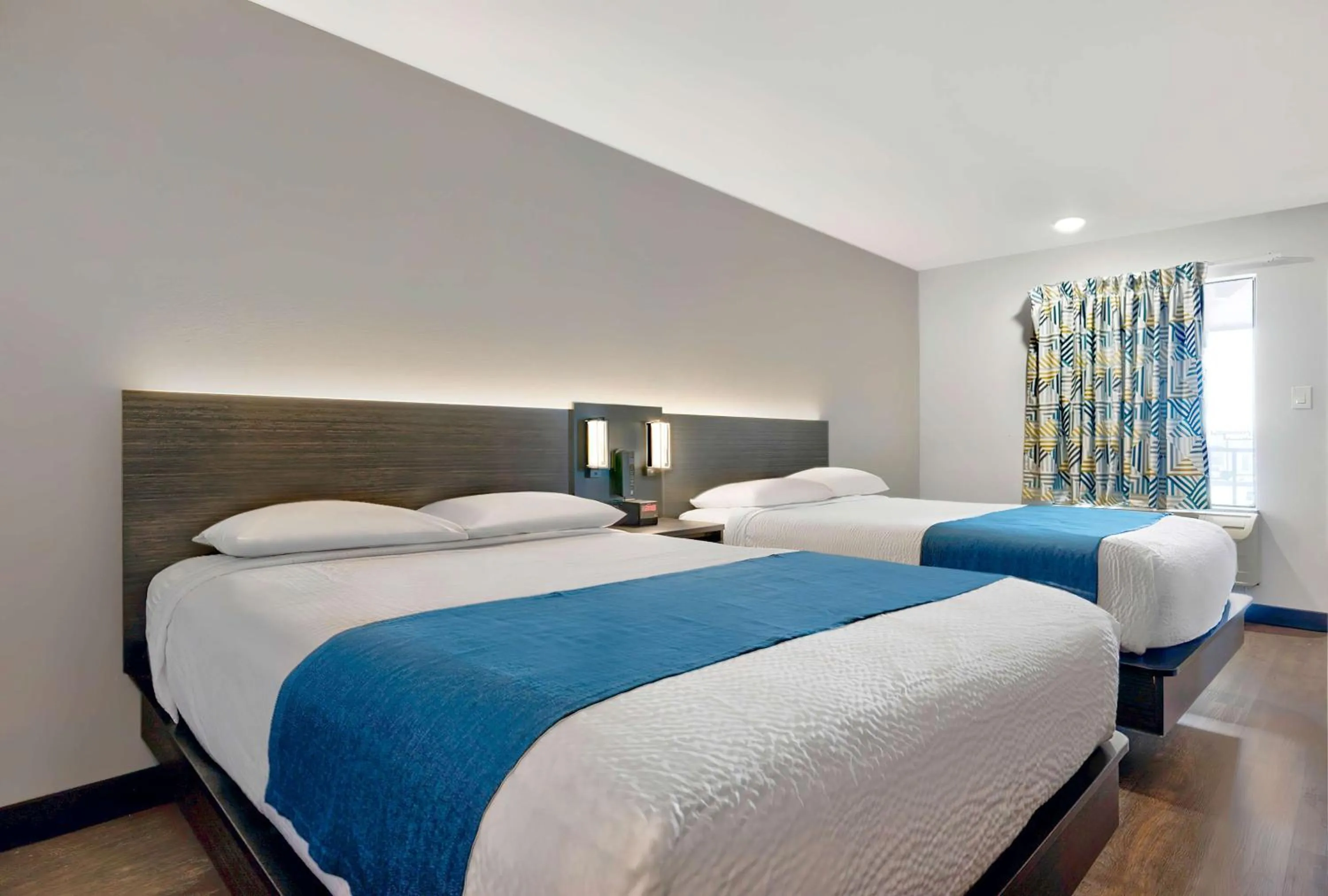 Bedroom, Bed in Studio 6 Waco TX - Downtown - Baylor