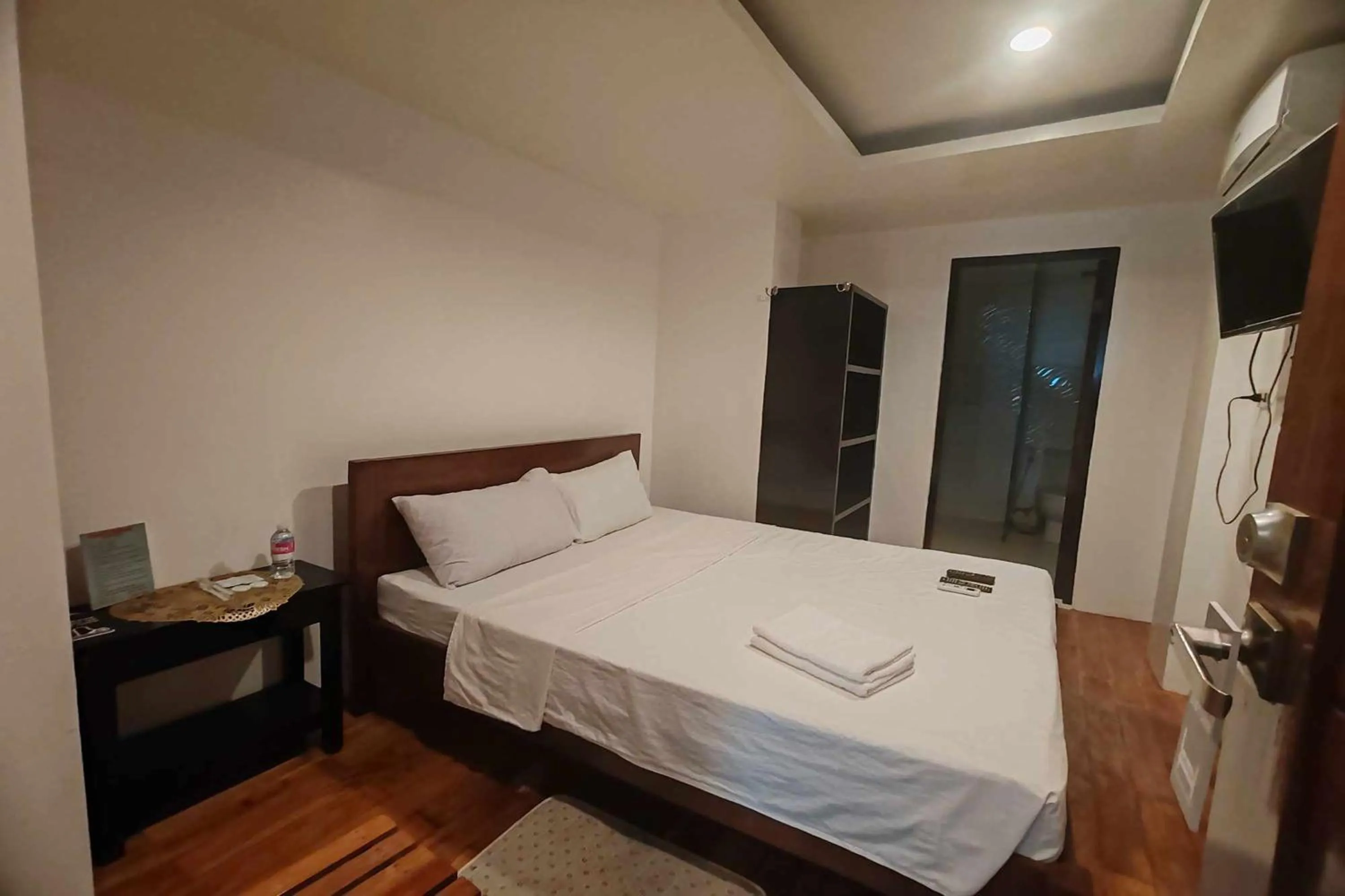 Photo of the whole room, Bed in A Place To Remember El Nido Palawan