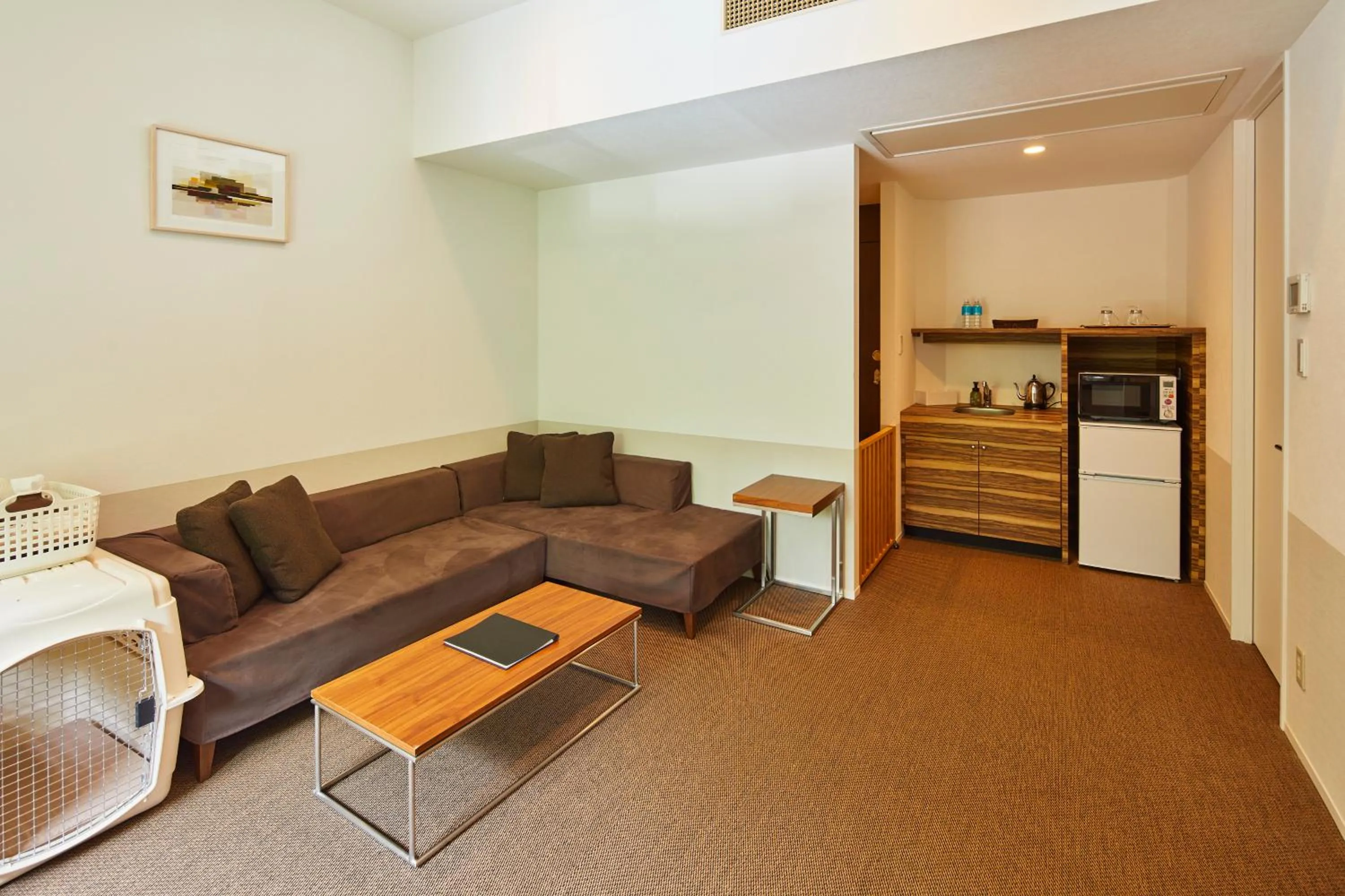 Living room in Yutorelo Tateshina Hotel with DOGS