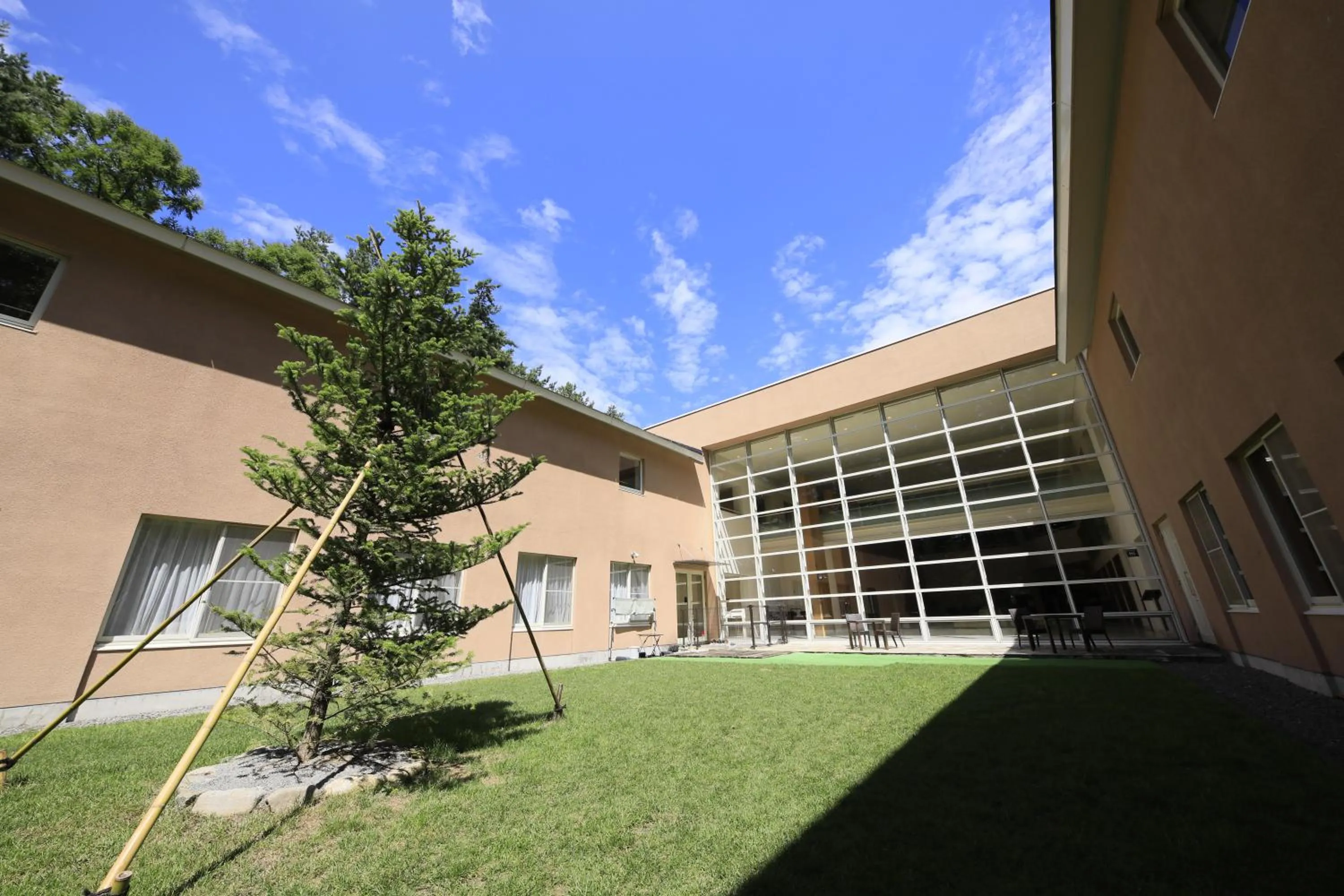 Garden in Yutorelo Tateshina Hotel with DOGS