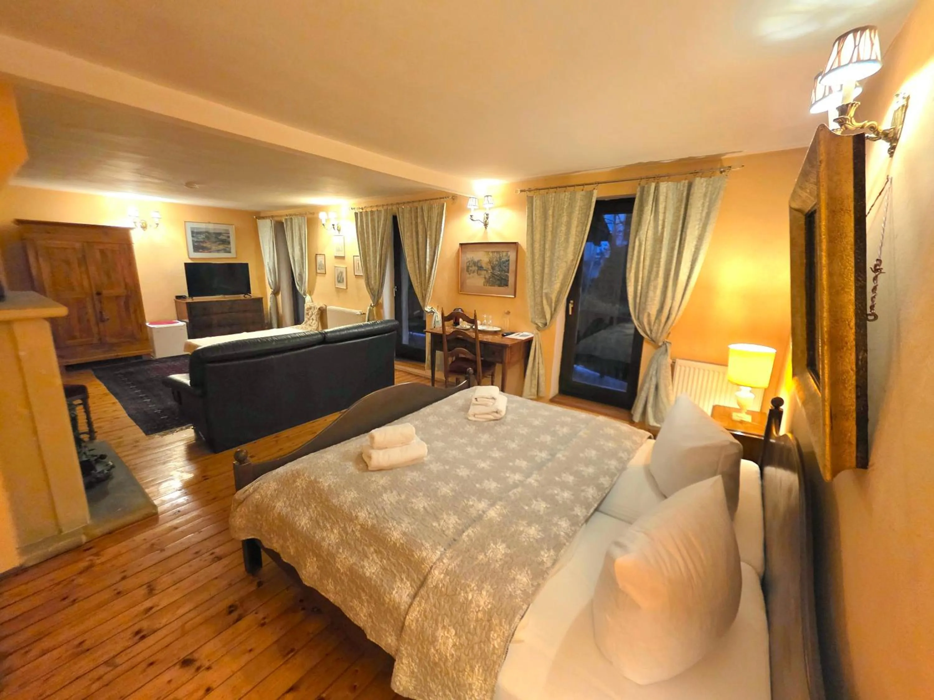 Photo of the whole room, Bed in Dworek Adamski