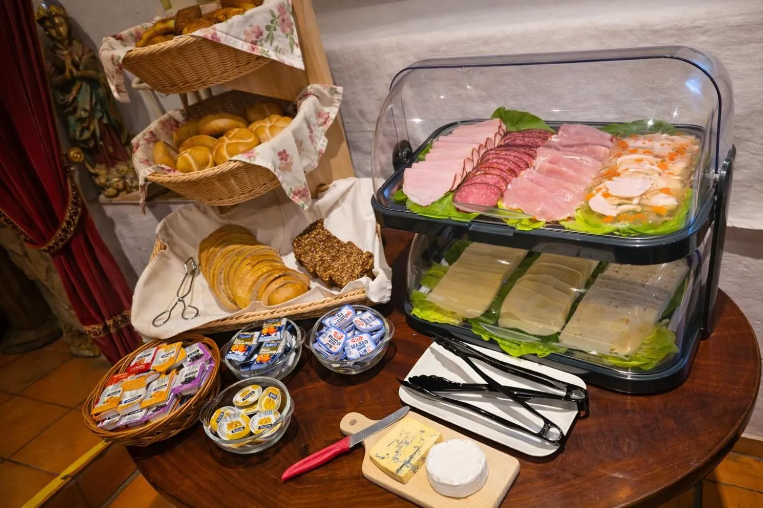 Buffet breakfast in Dworek Adamski