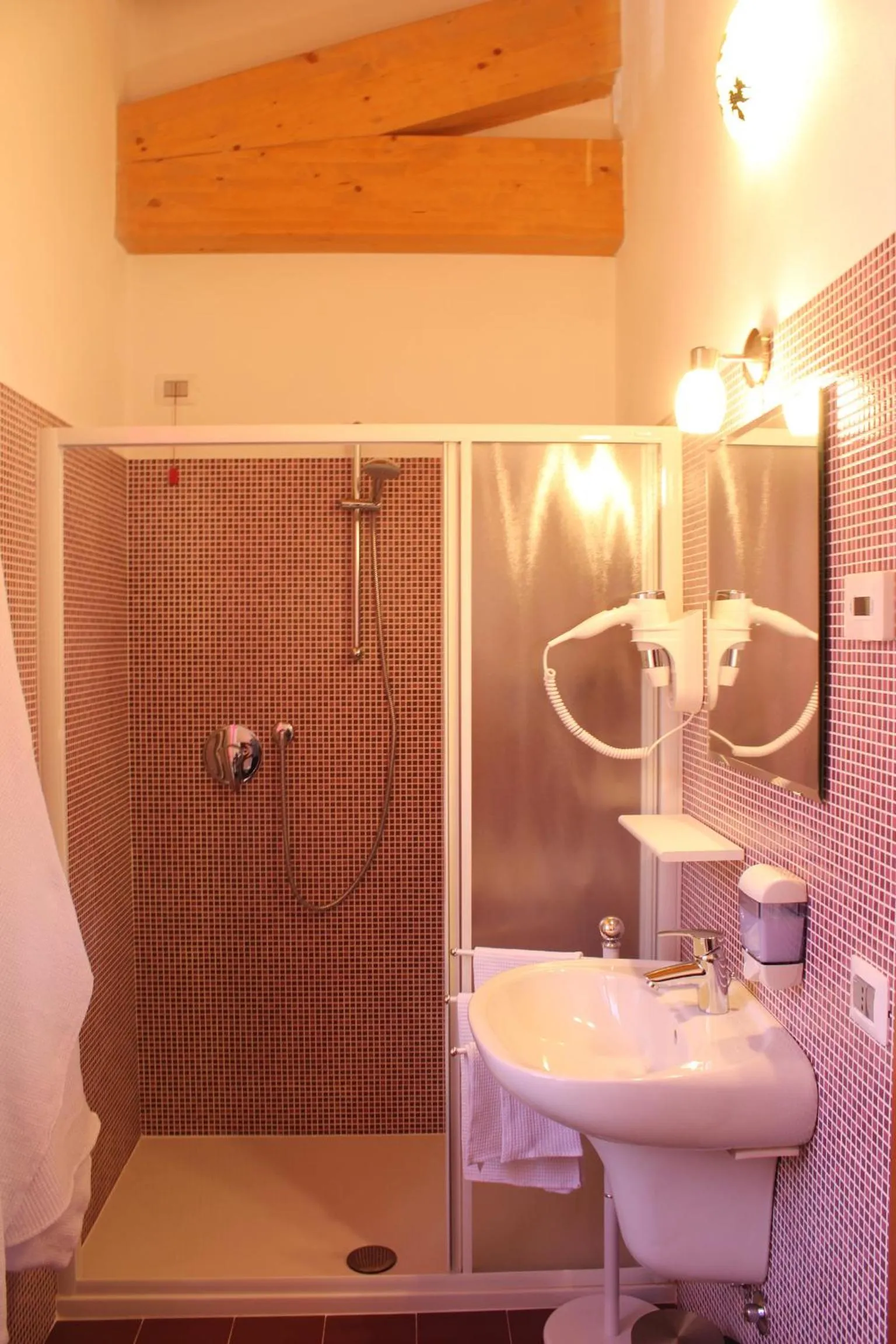 Shower in La Bella Vigna