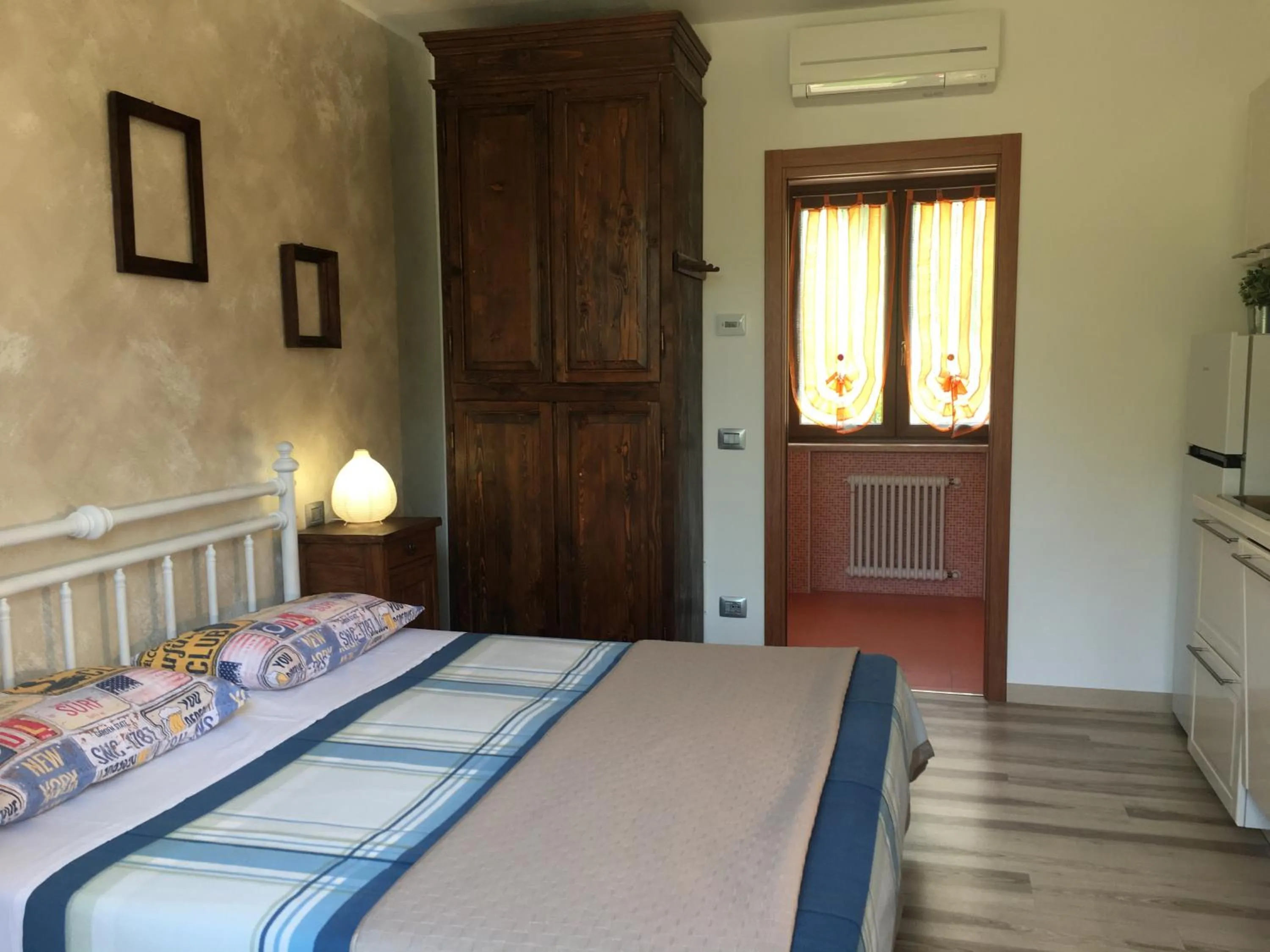 Kitchen or kitchenette, Bed in La Bella Vigna