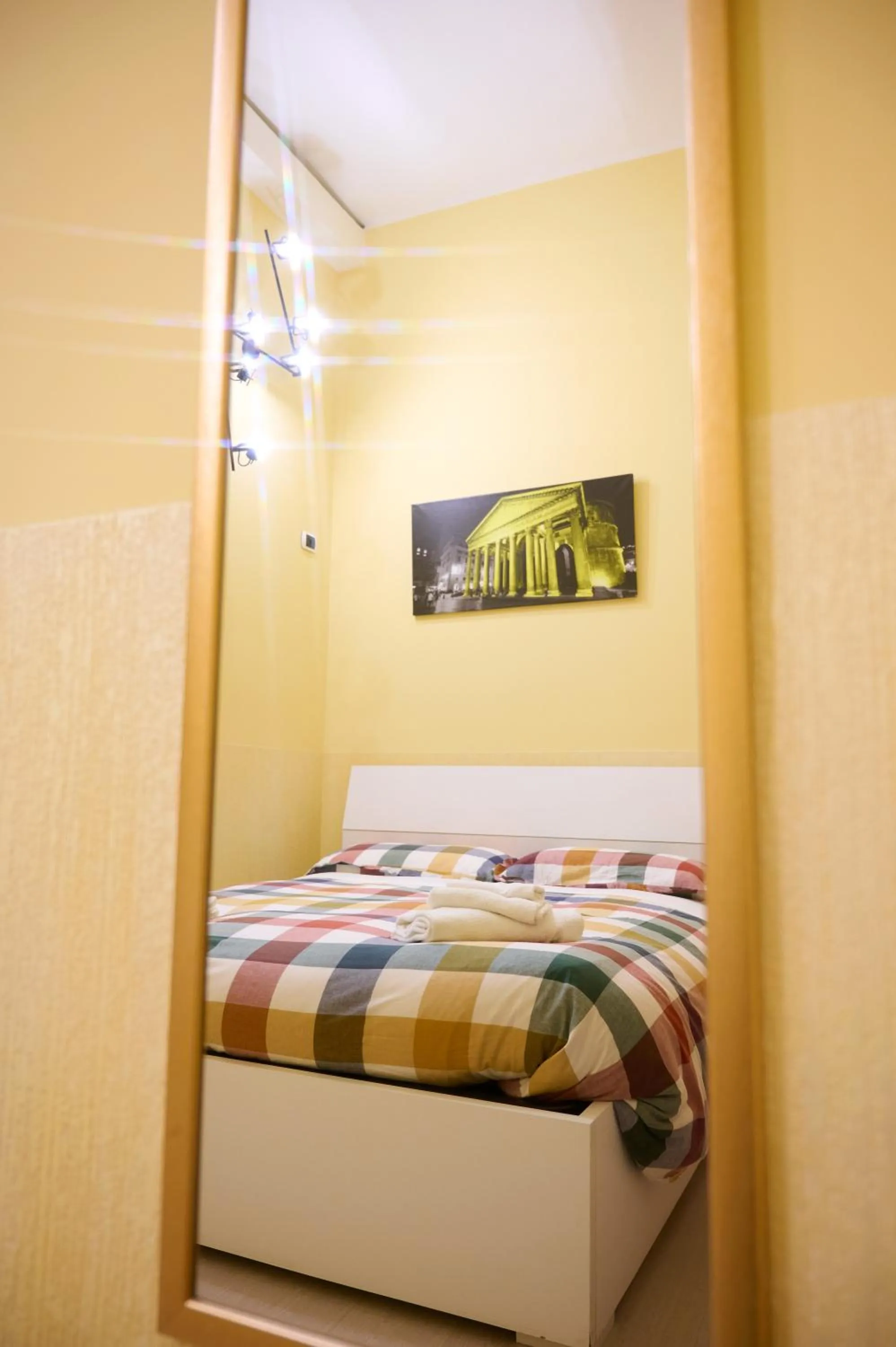 Bedroom, Bed in On The Rainbow B&B