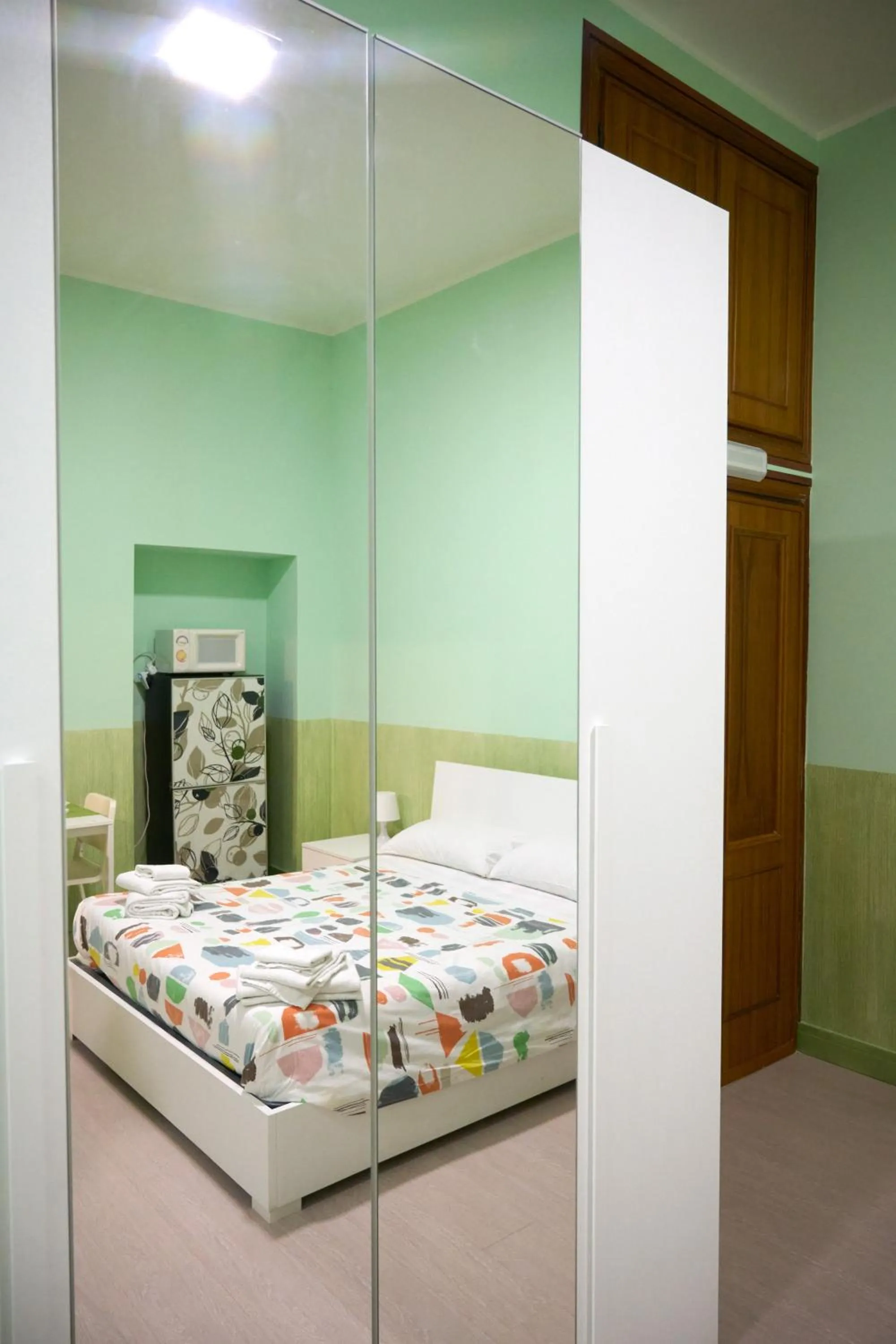 Bedroom, Bed in On The Rainbow B&B