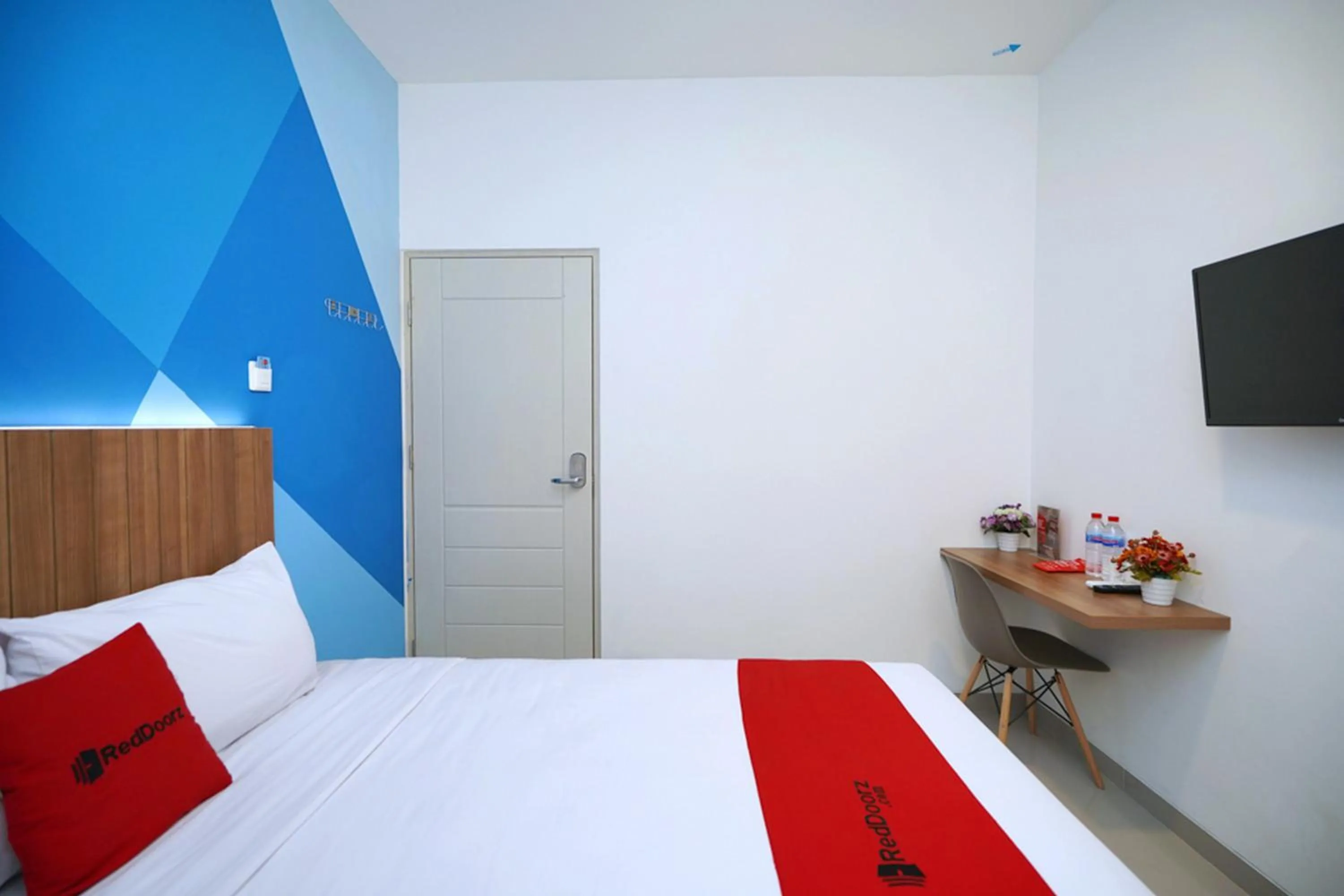 Bedroom, Bed in RedDoorz Plus @ Terban Residence