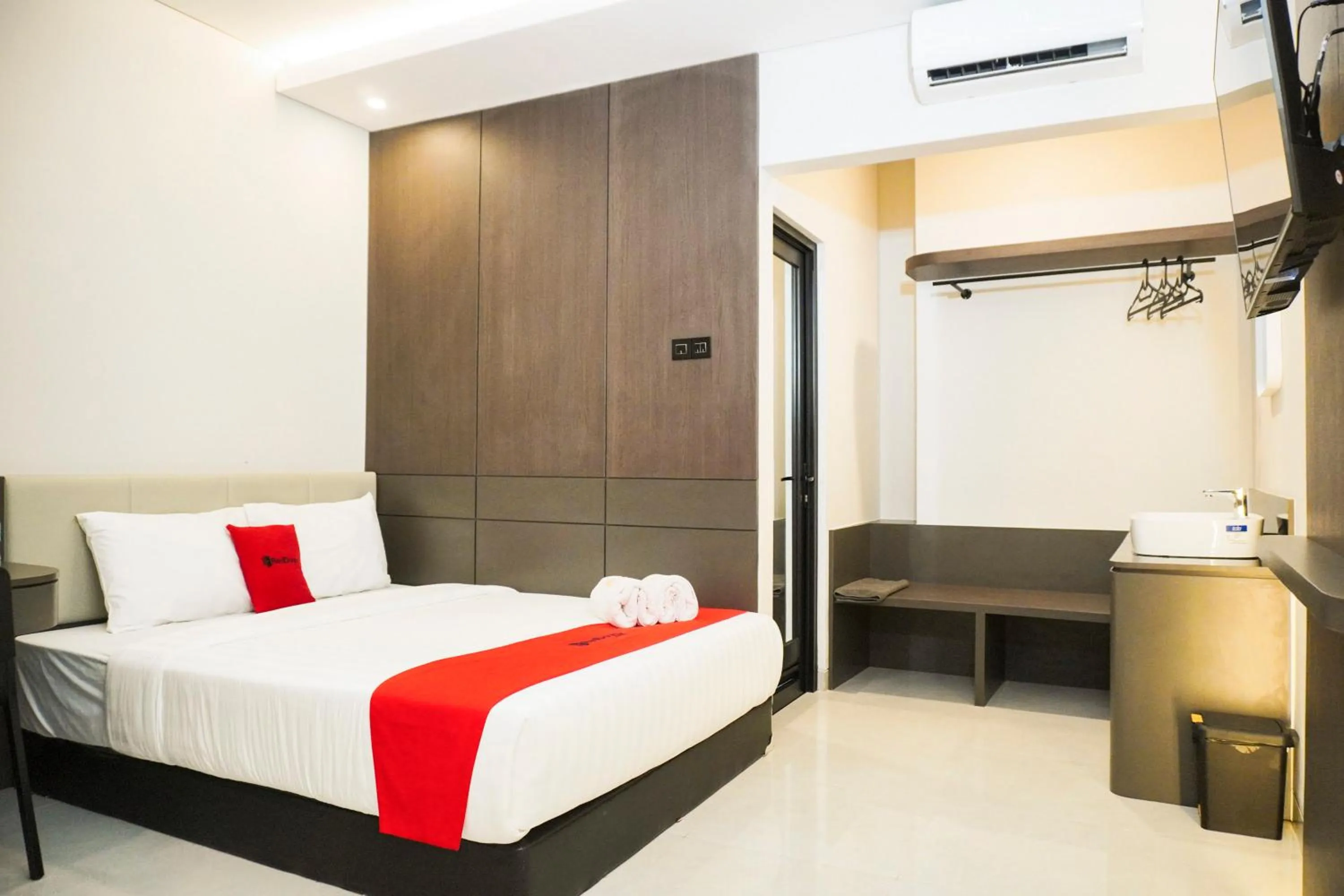 Bedroom, Bed in RedDoorz Plus @ Terban Residence
