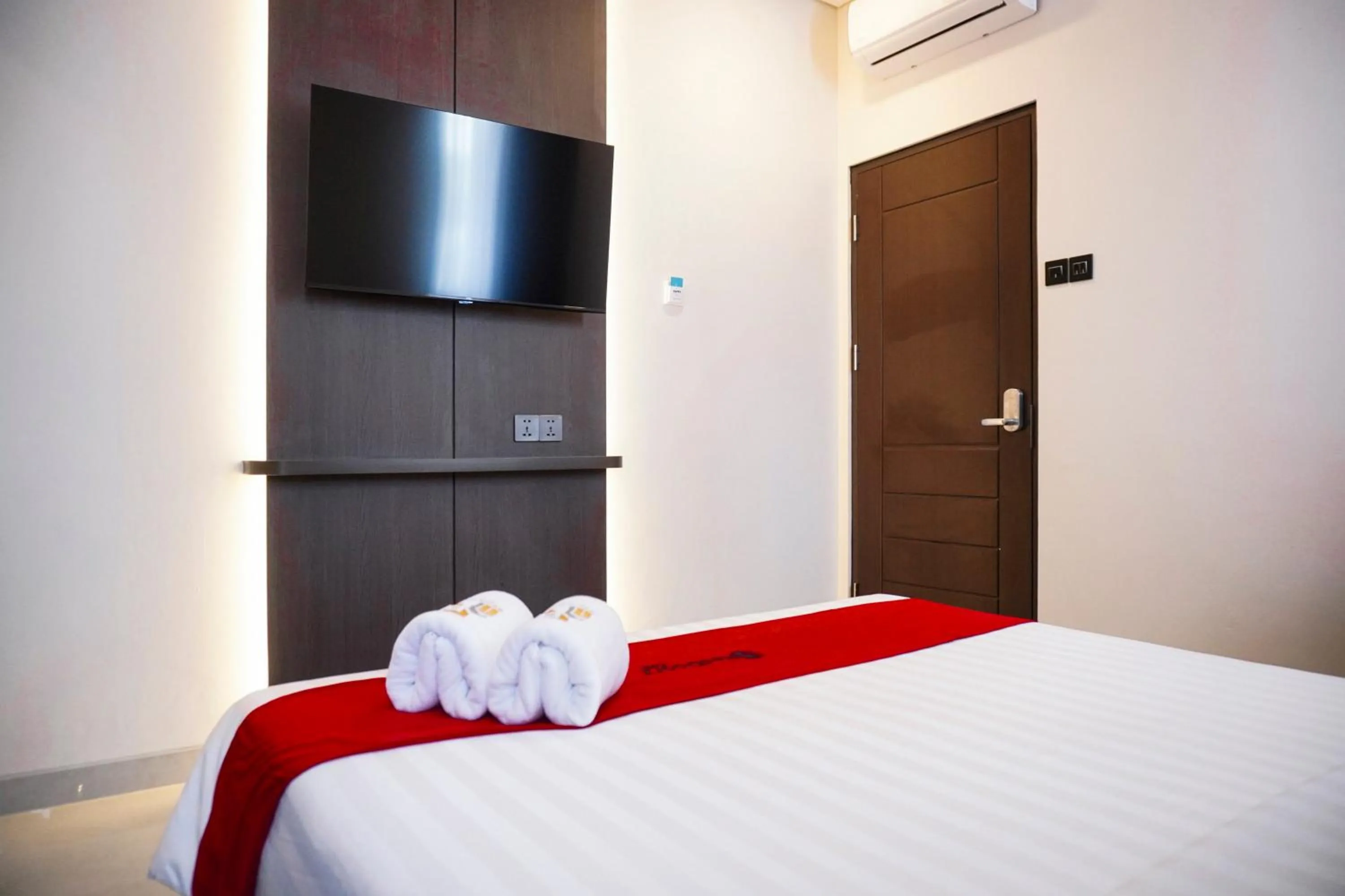 Bedroom, Bed in RedDoorz Plus @ Terban Residence