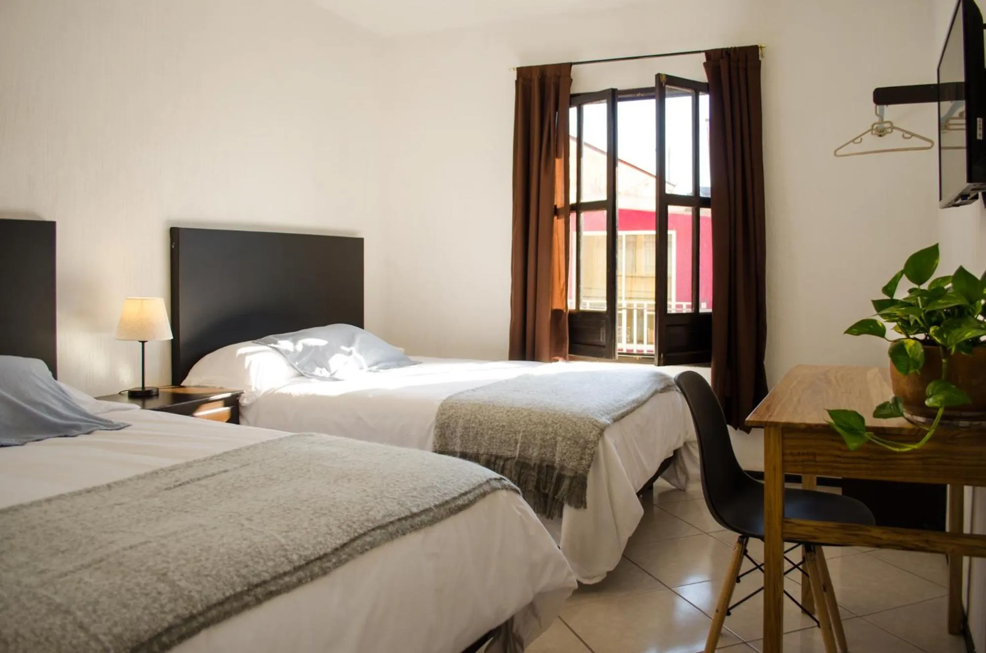 Photo of the whole room, Bed in Estacion Alameda