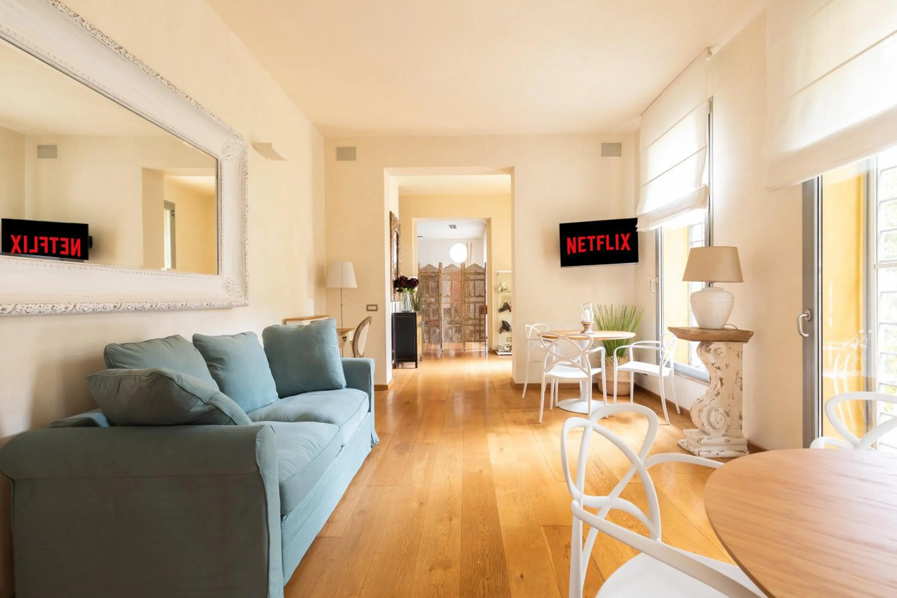 Communal lounge/ TV room in Relais Clivo Vaticano
