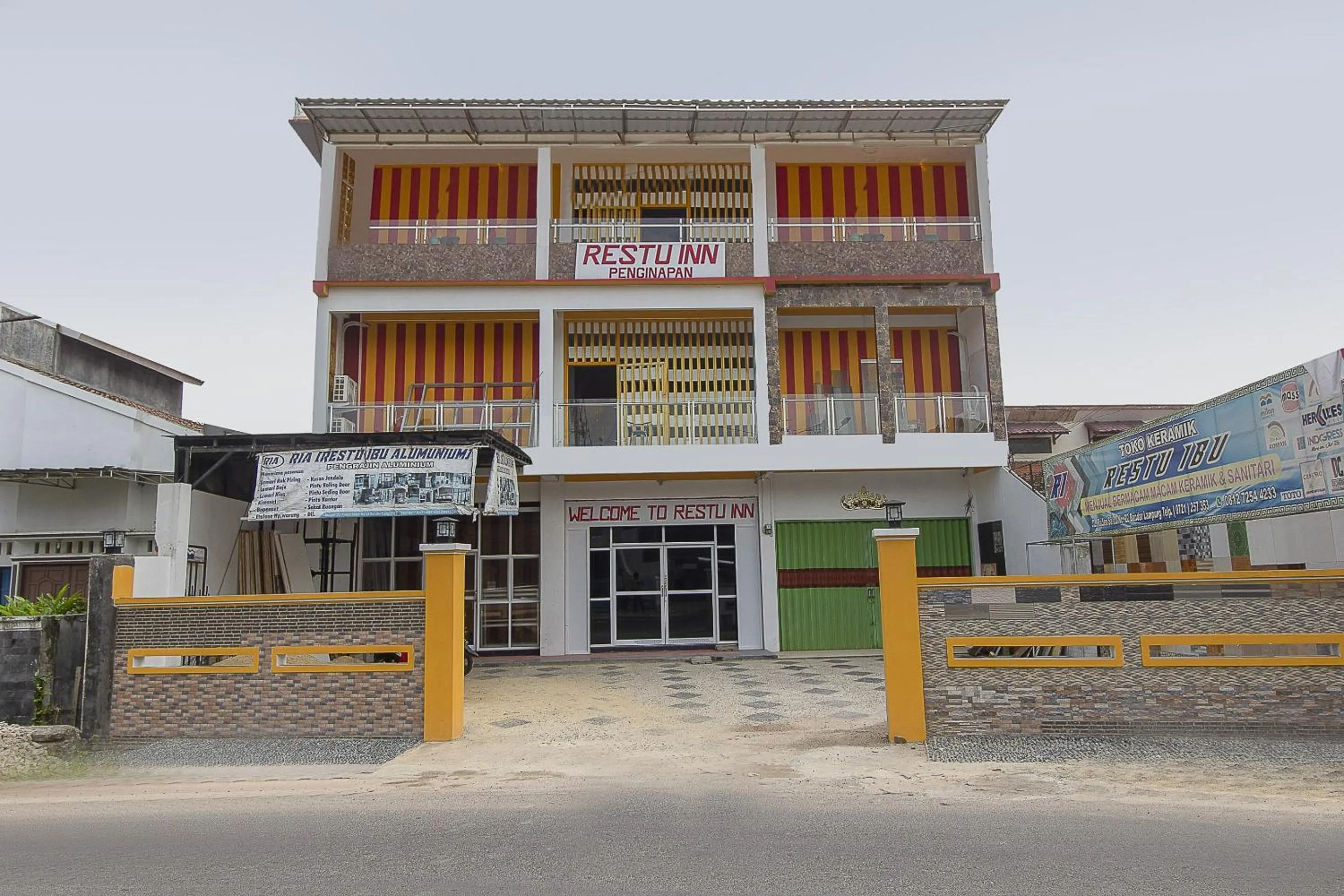 Facade/entrance in Restu Inn