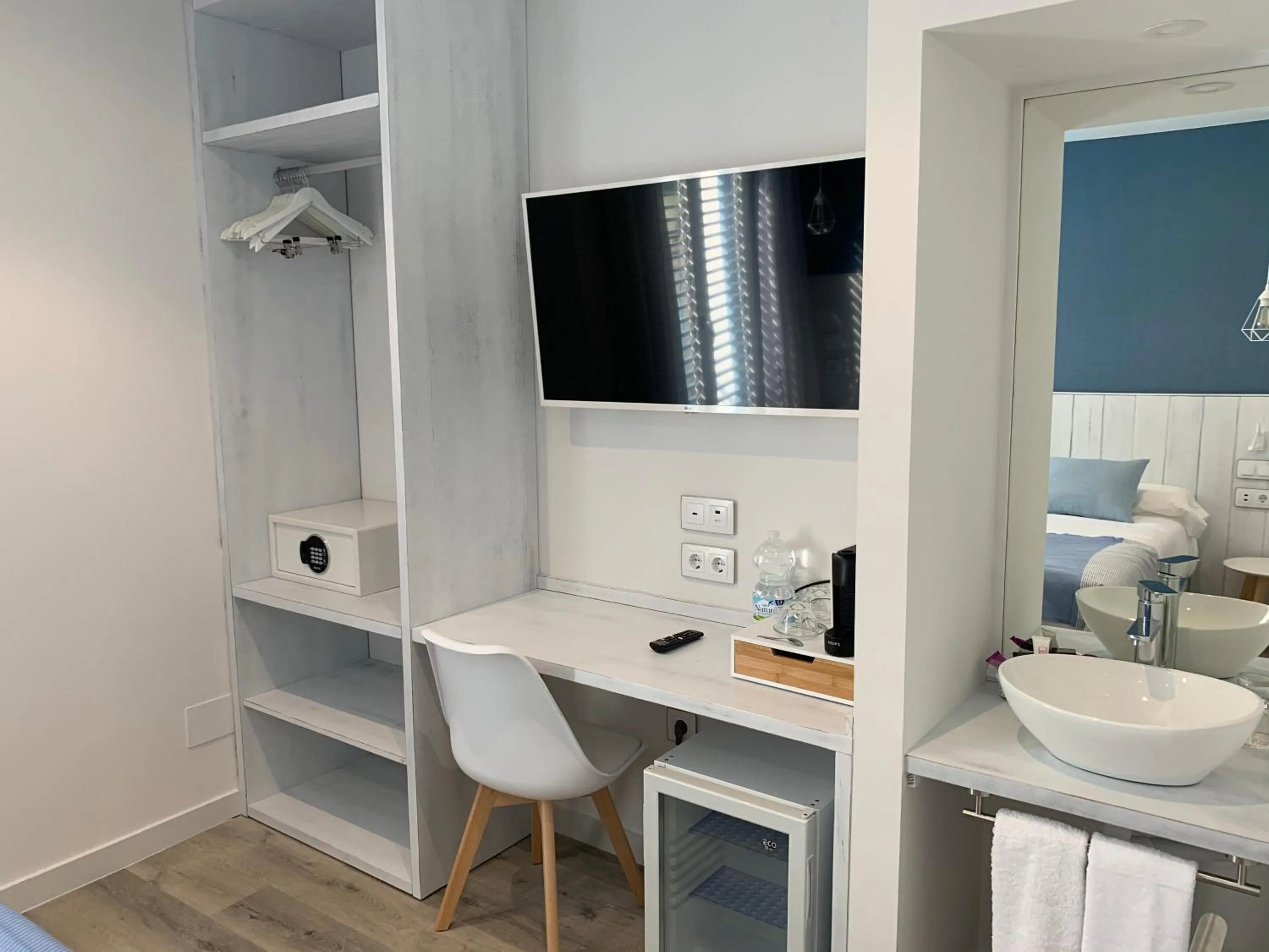 TV and multimedia in Nerja Casual Rooms