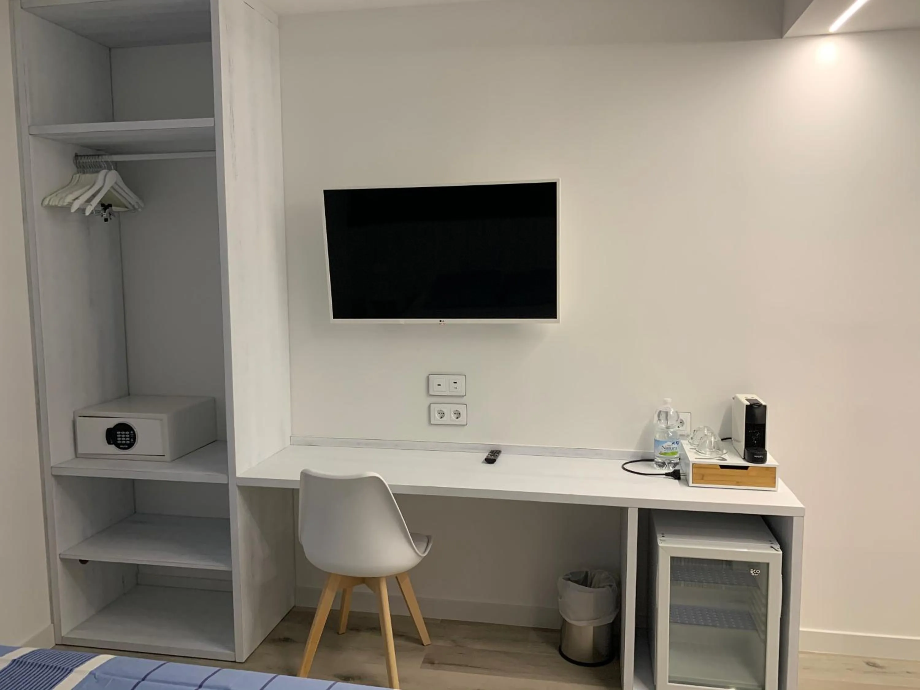 TV and multimedia in Nerja Casual Rooms