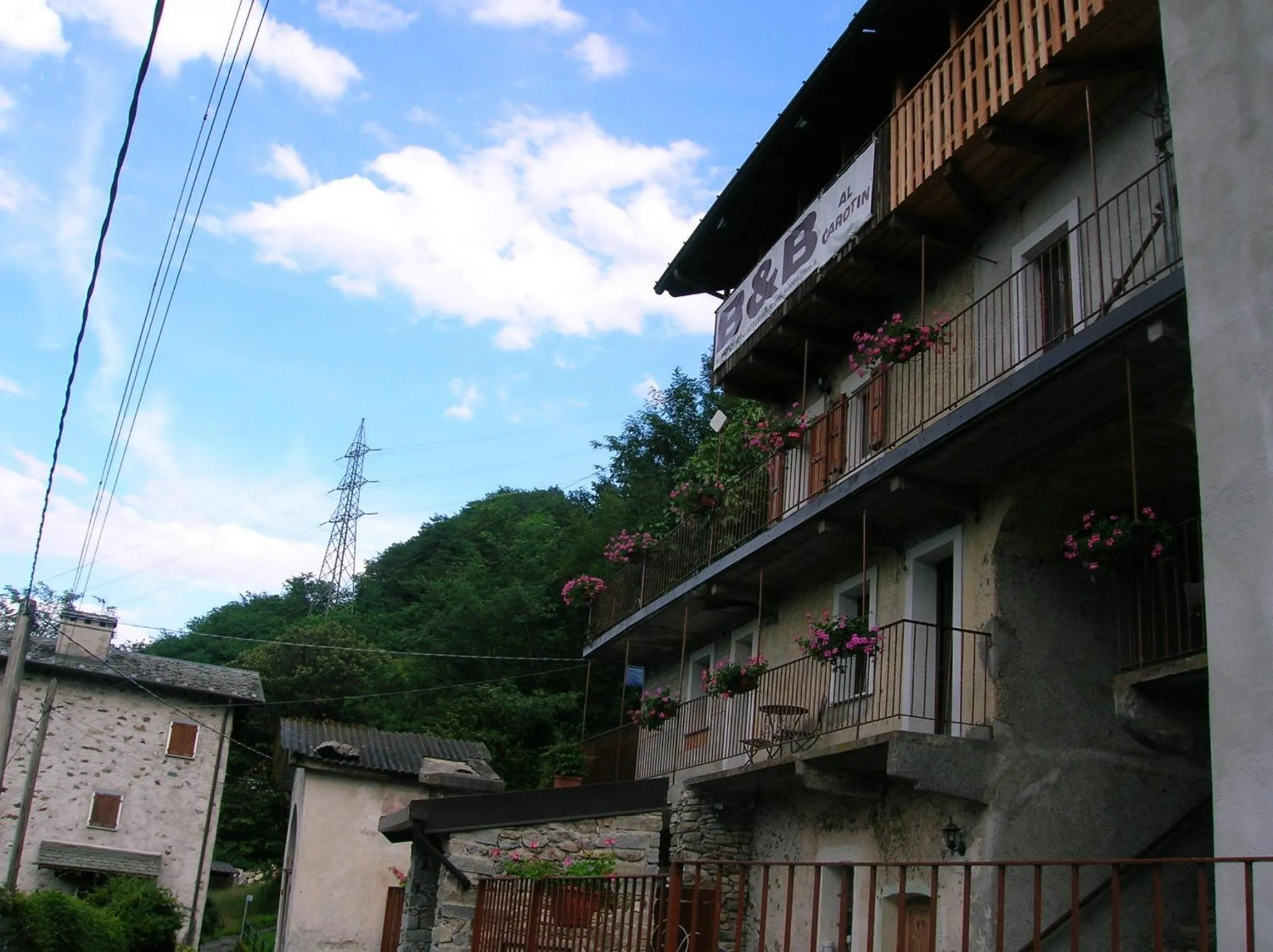 Facade/entrance in Al Carotin