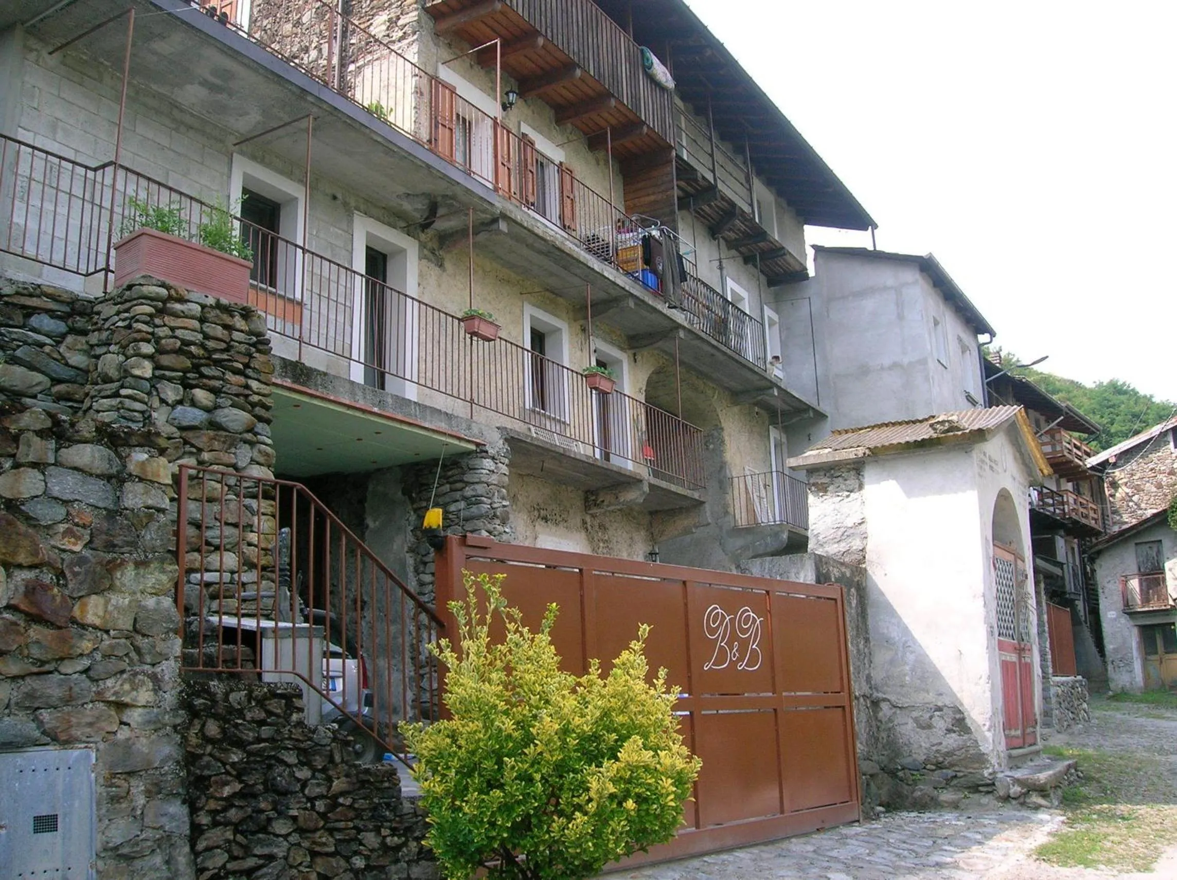Property building in Al Carotin