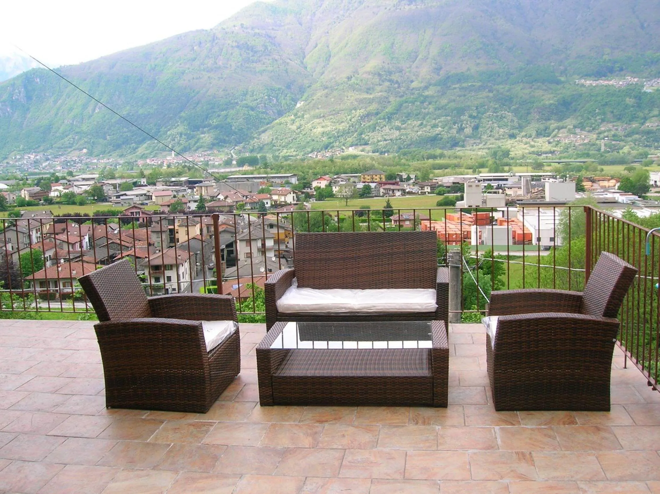 One-Bedroom Apartment in Al Carotin