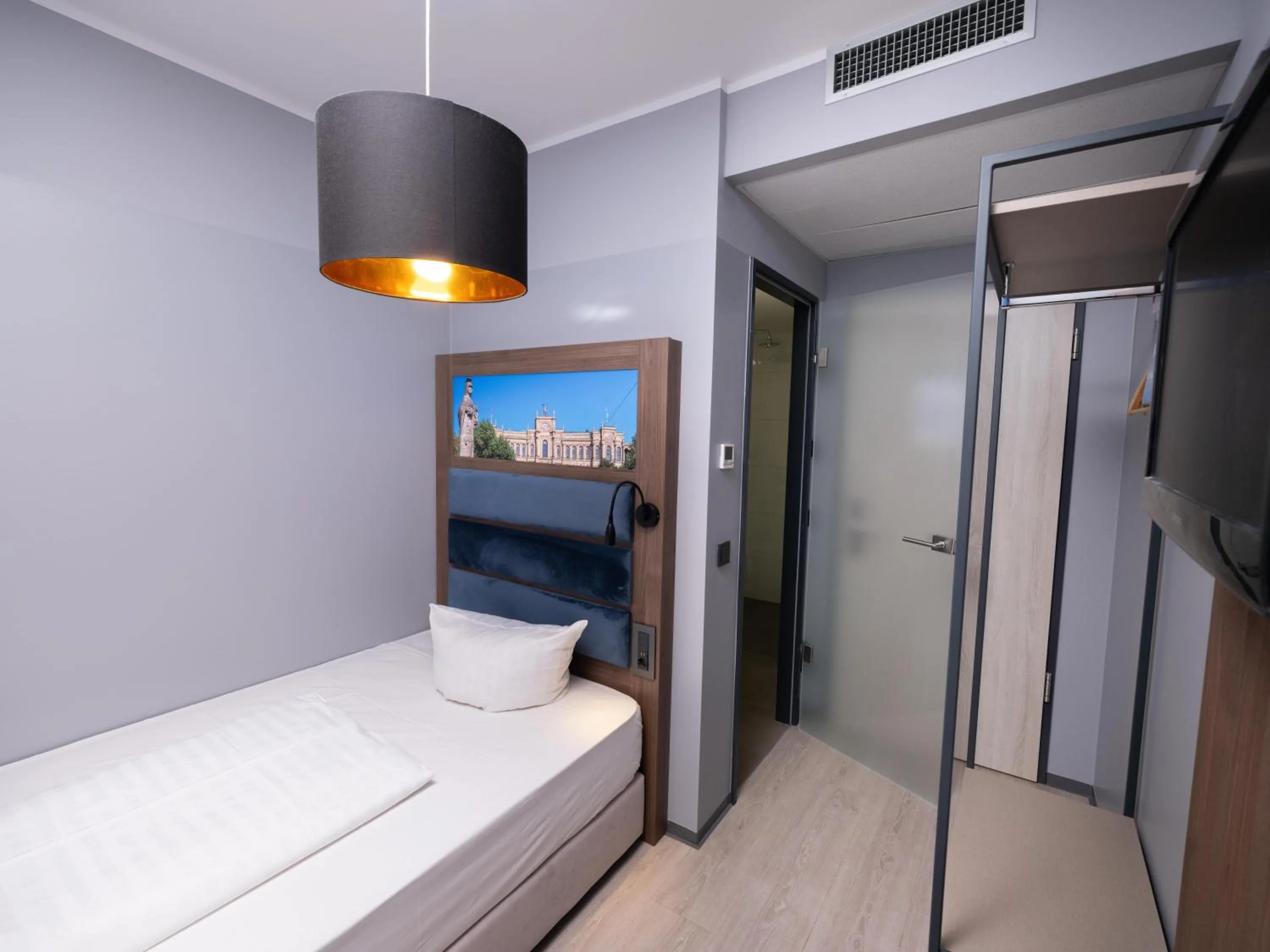 Bedroom, Bed in Smart Stay Hotel Station