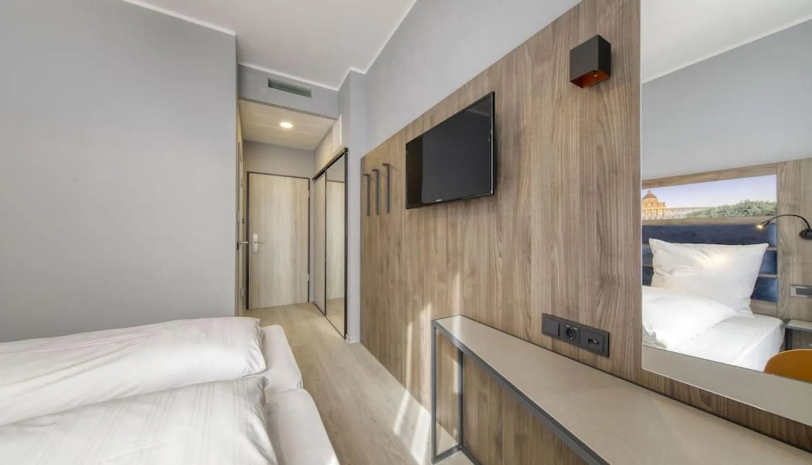 Bedroom, Bed in Smart Stay Hotel Station