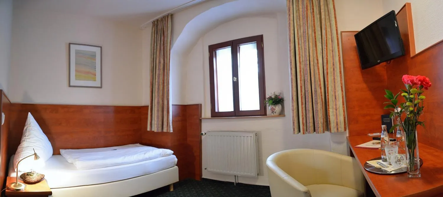 Photo of the whole room, Bed in Ringhotel Jägerhof