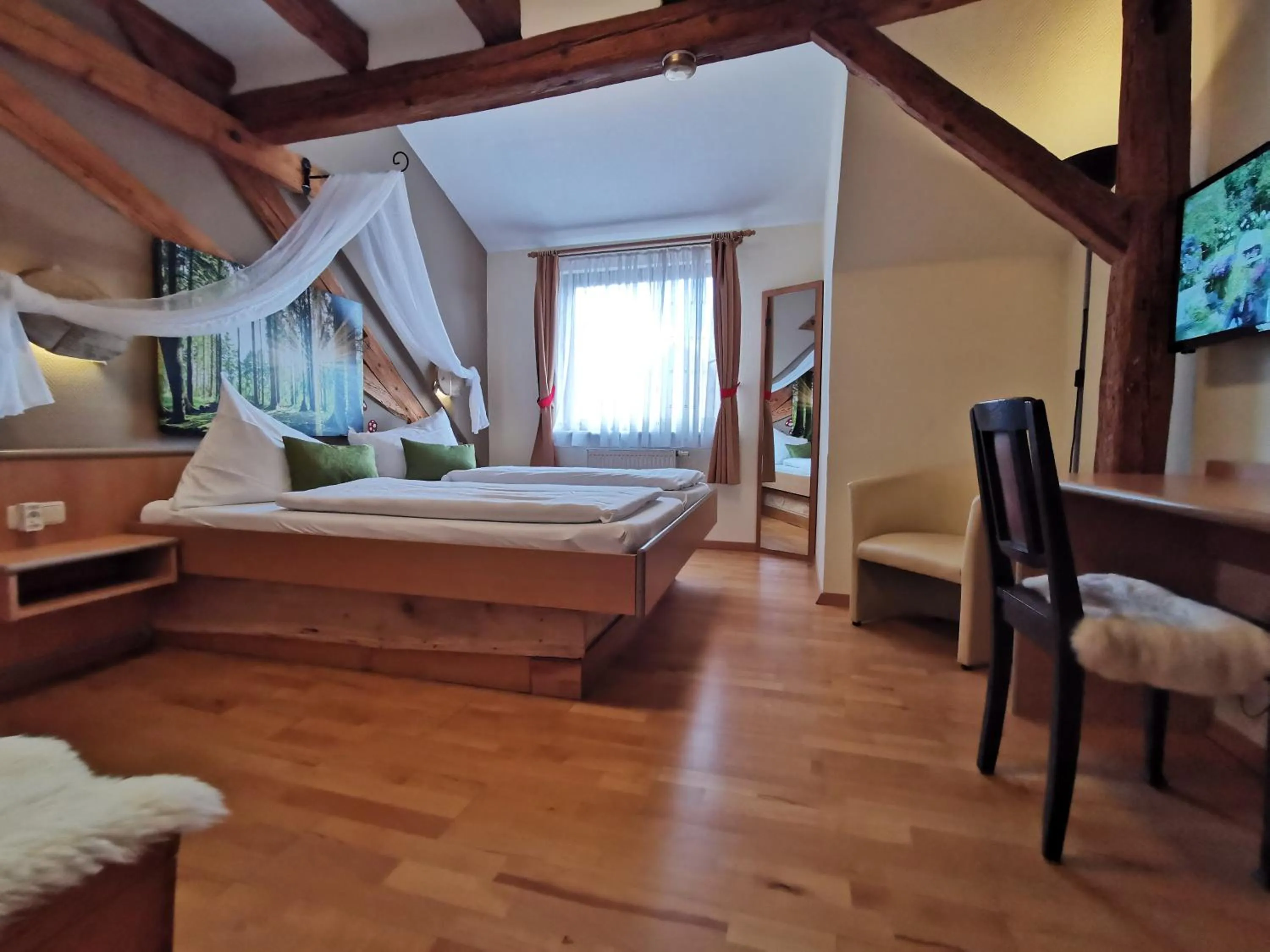 Bed in Gasthaus & Hotel Drei Lilien