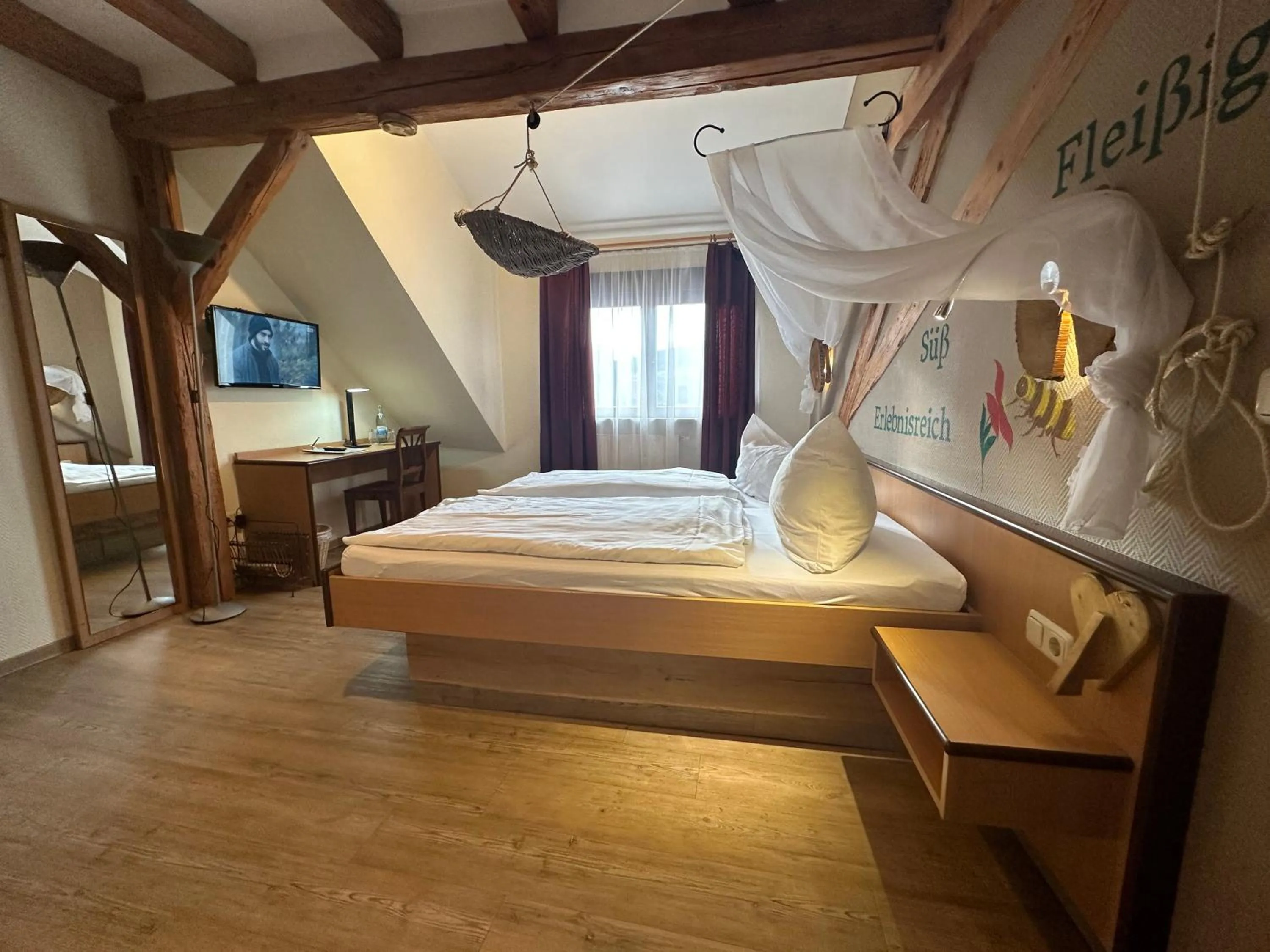 Bed in Gasthaus & Hotel Drei Lilien
