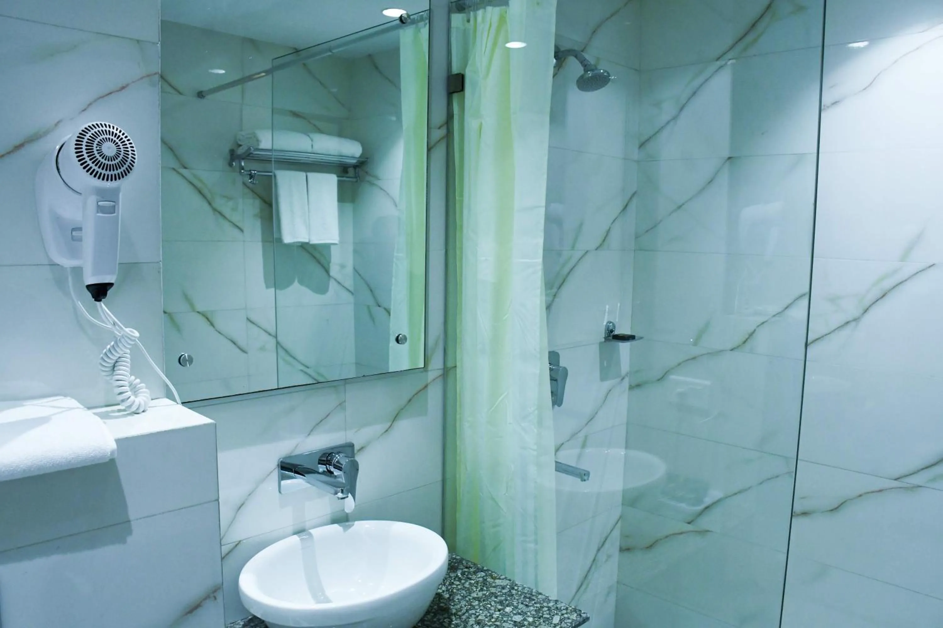 Bathroom in LYNQ AERO