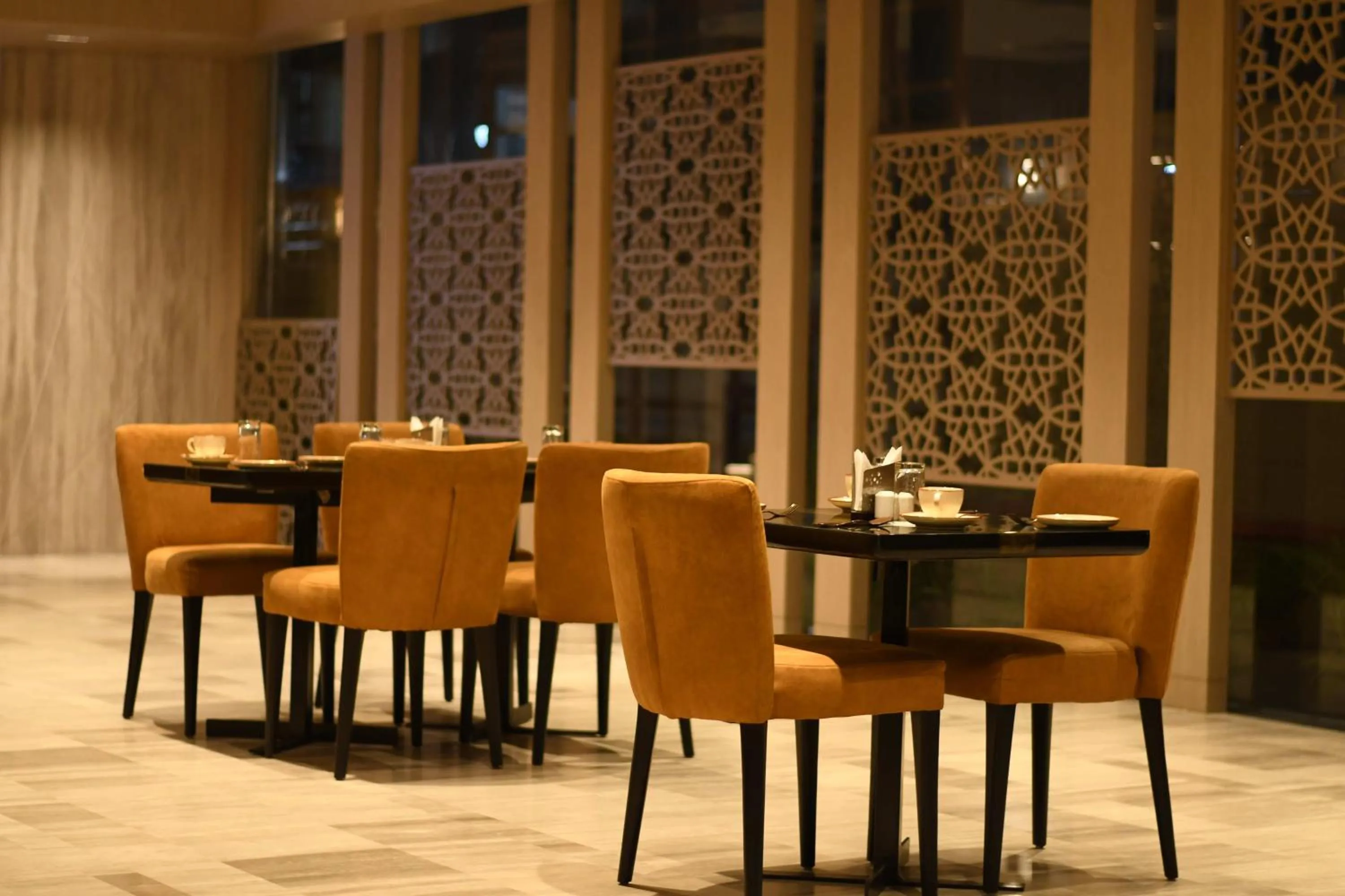 Restaurant/places to eat in LYNQ AERO