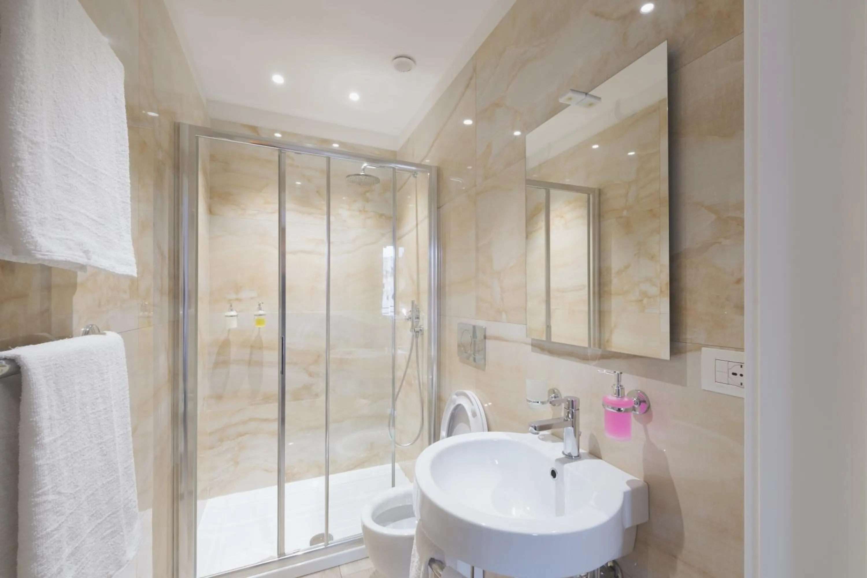 Shower in Central Savona