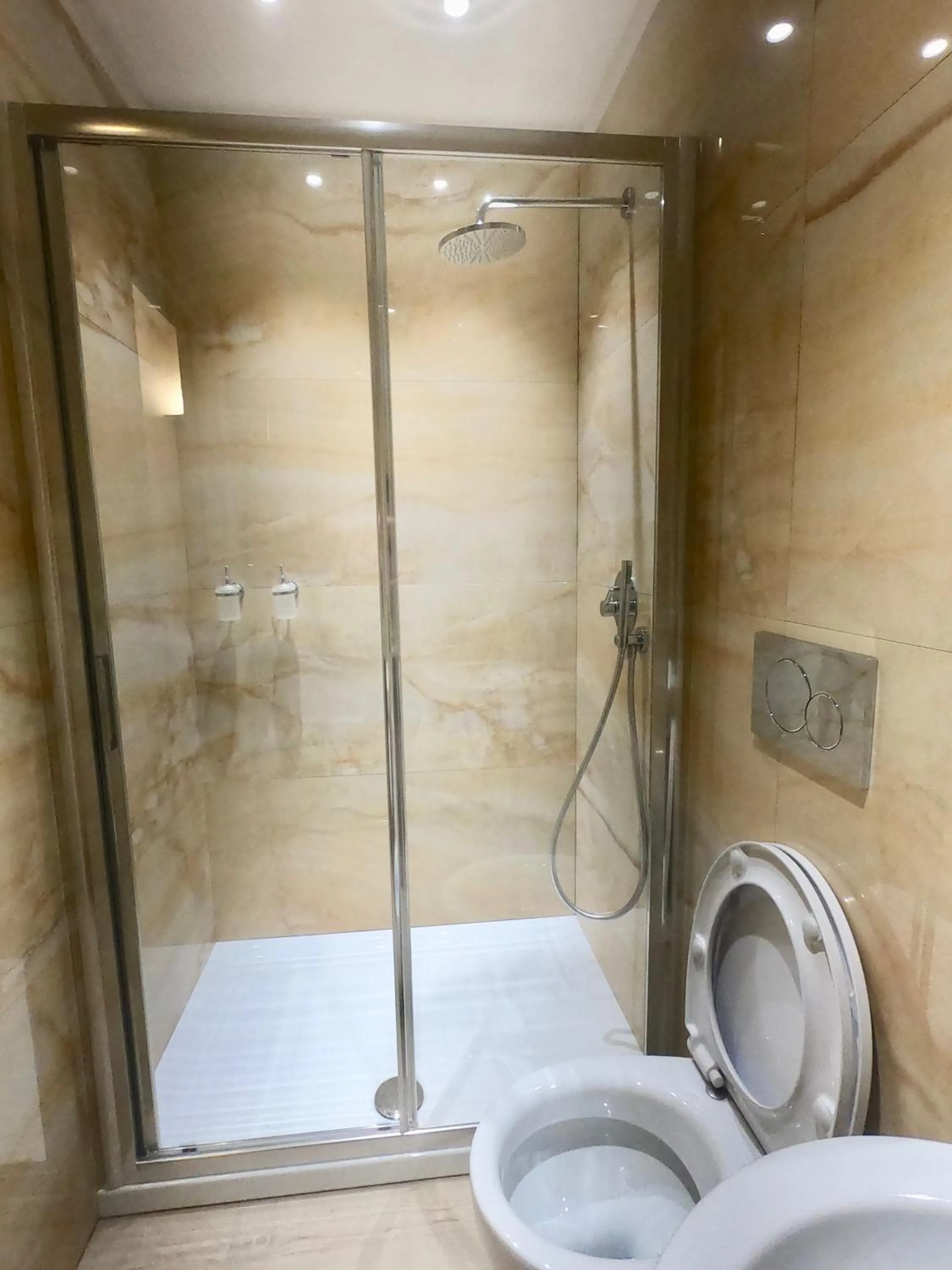 Shower in Central Savona