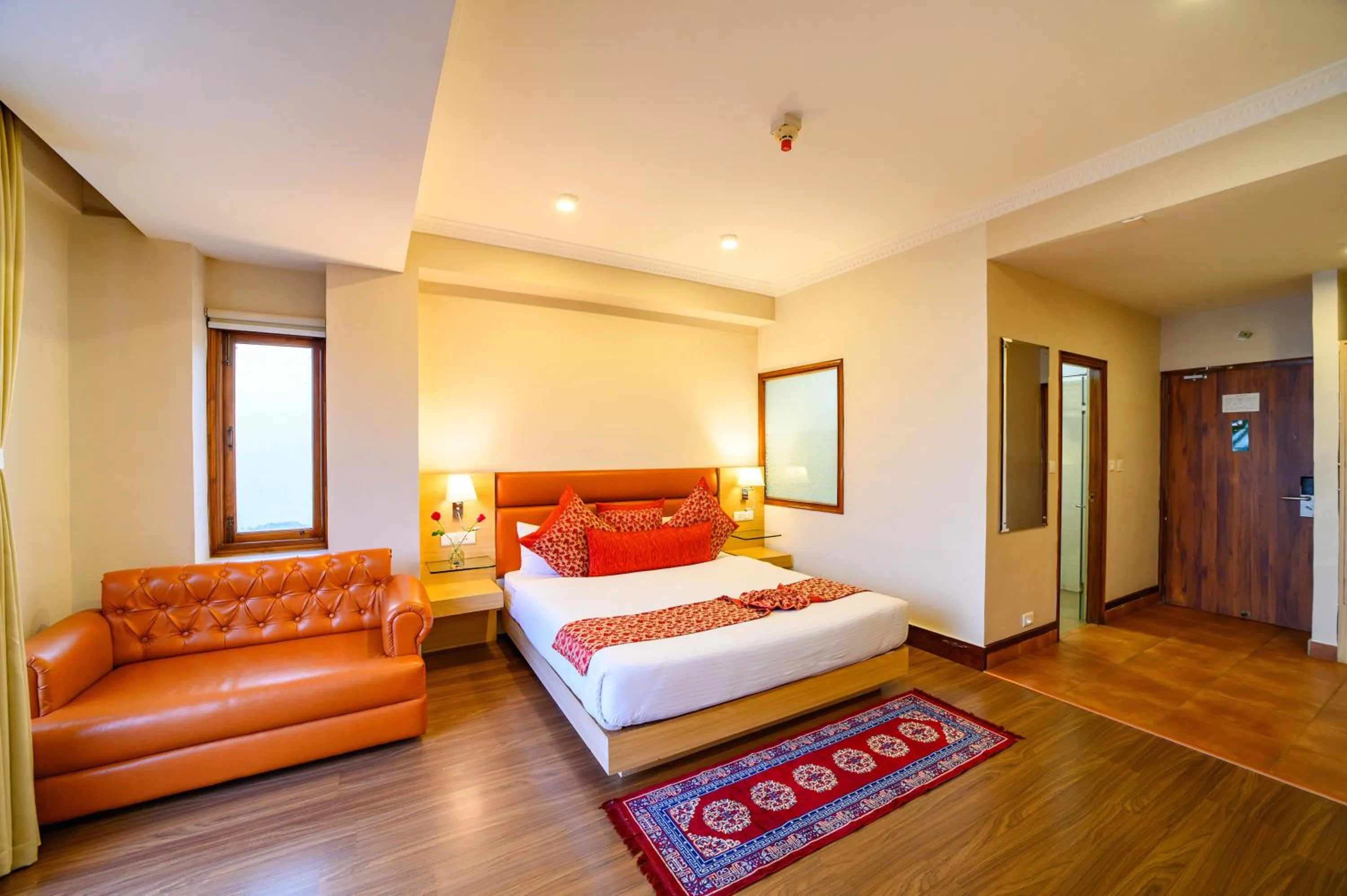 Photo of the whole room, Bed in Sinclairs Gangtok