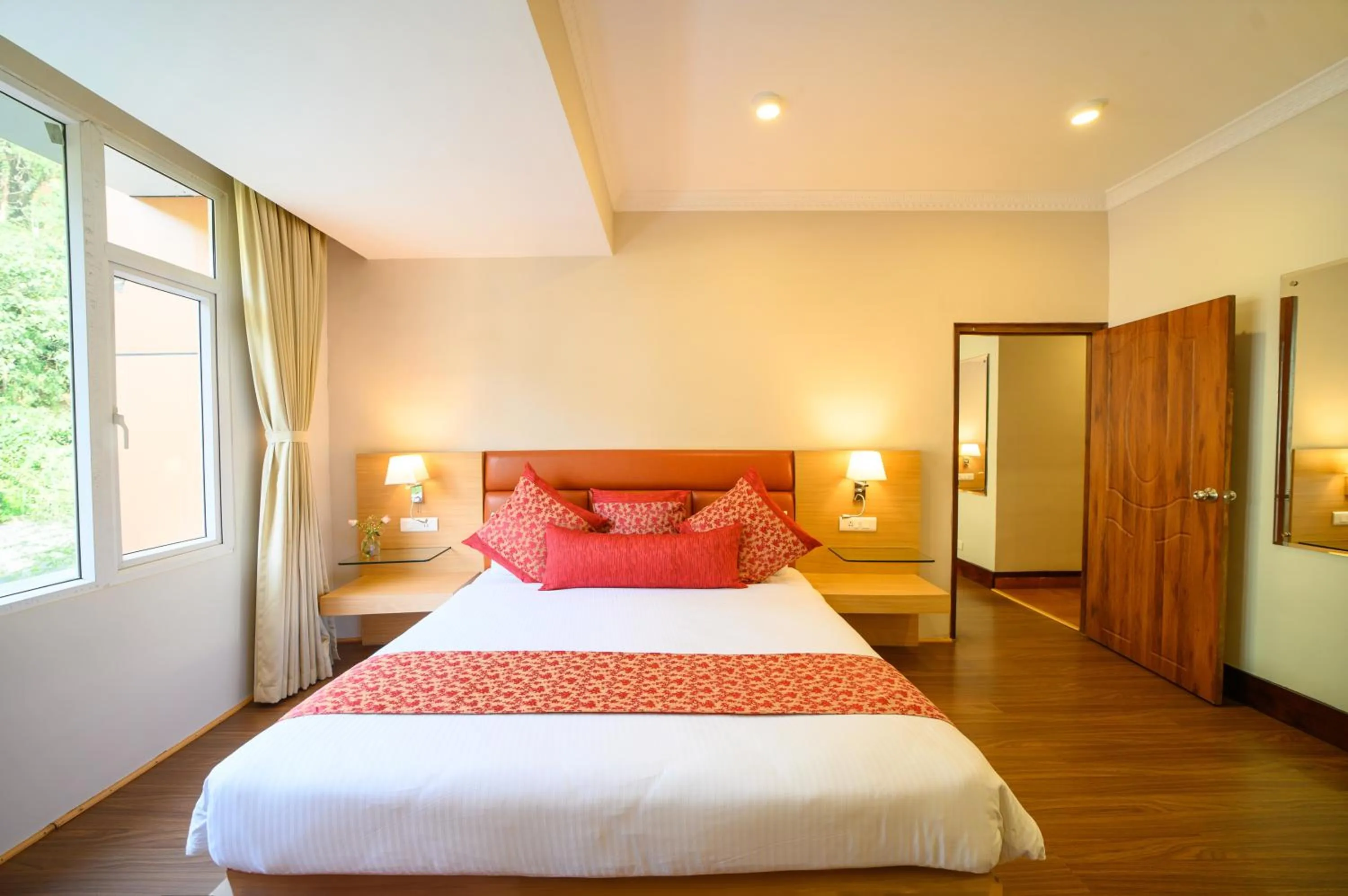 Bedroom, Bed in Sinclairs Gangtok