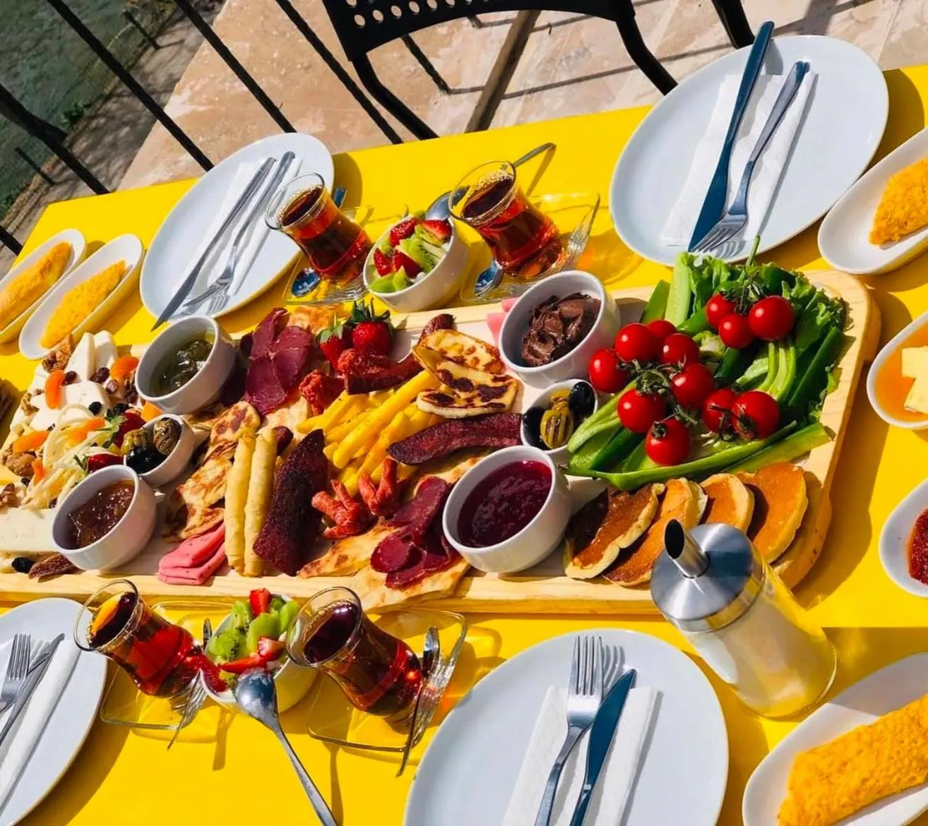 Breakfast in Lemon Cave Suites