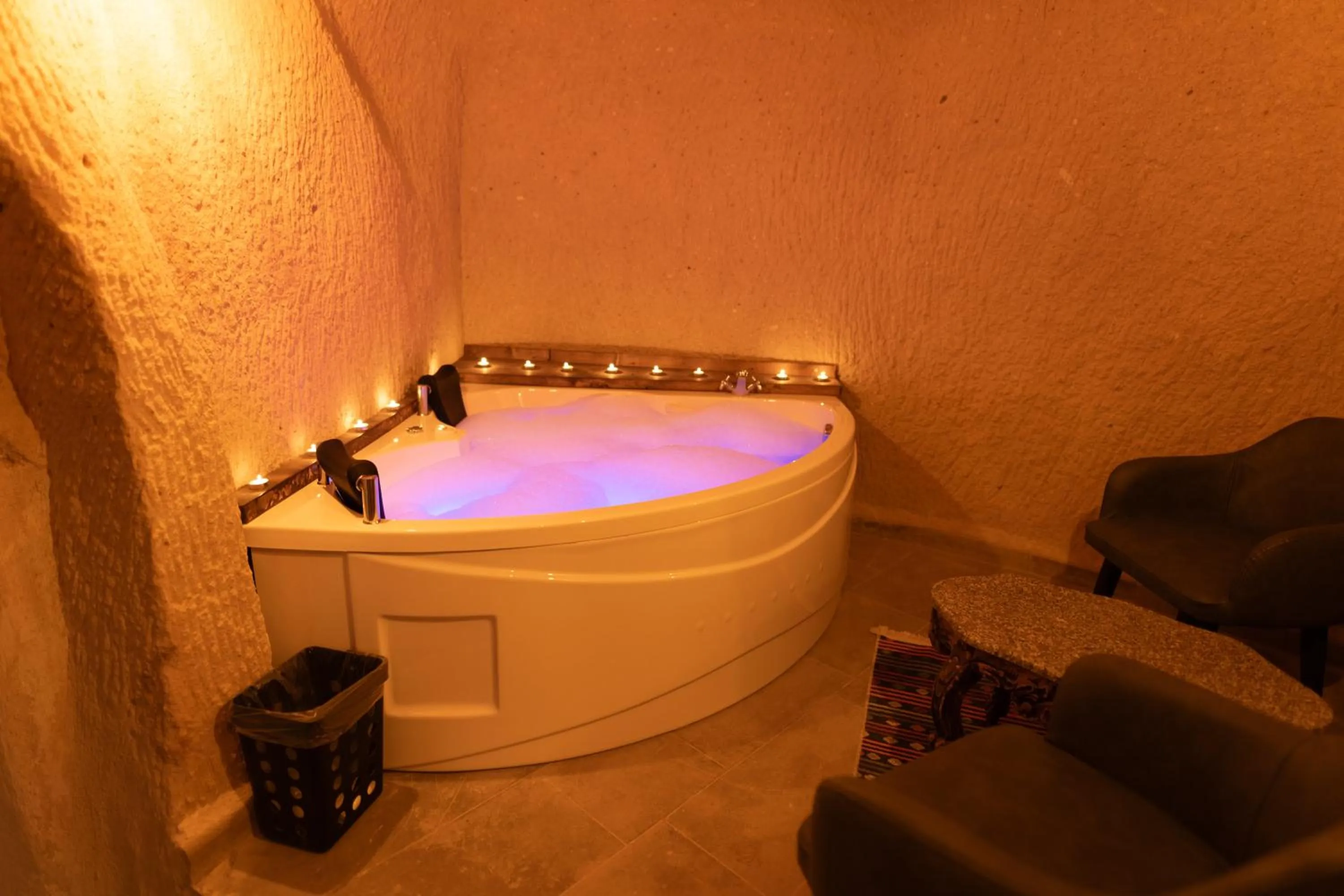 Bathroom in Lemon Cave Suites