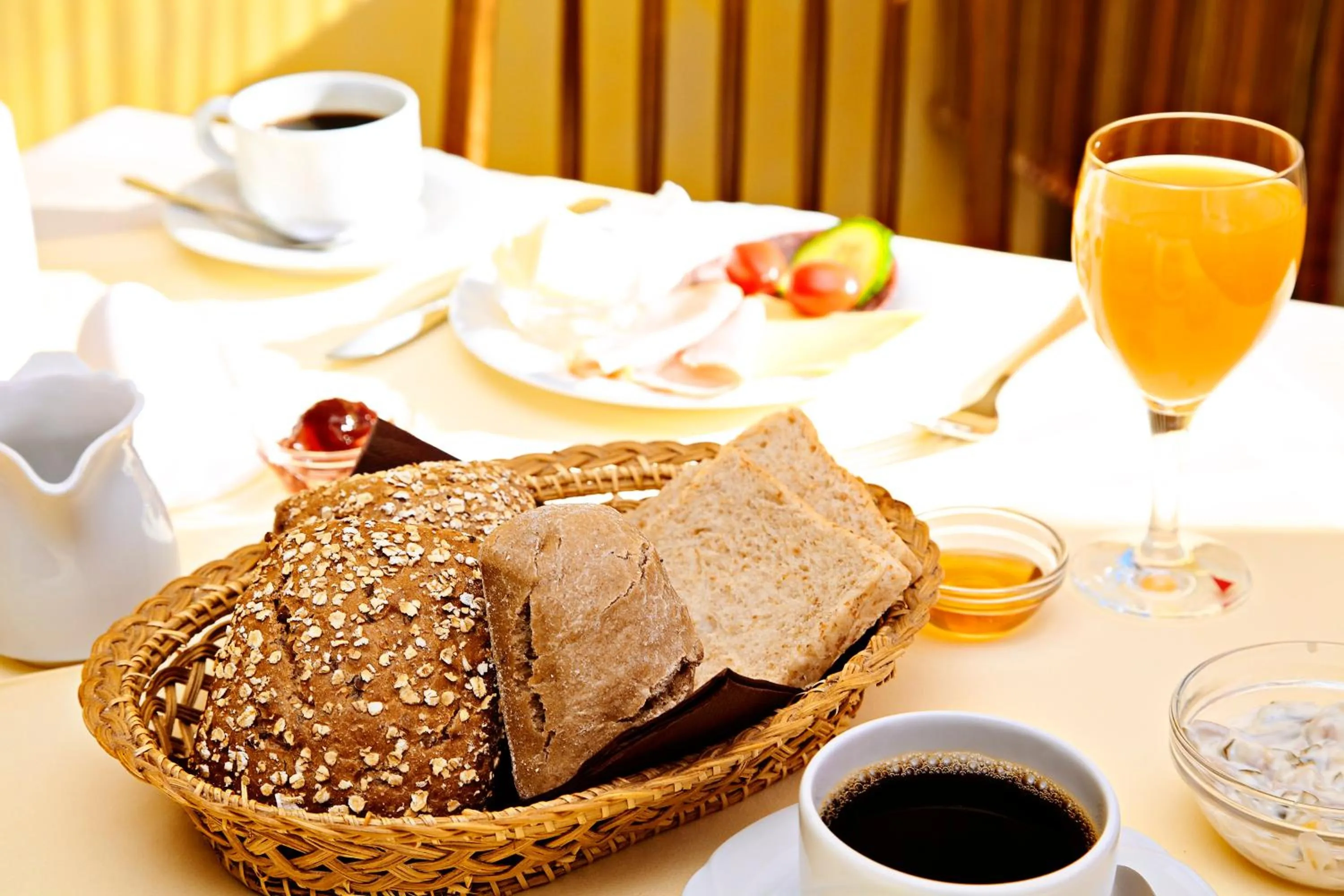 Restaurant/places to eat in Hotel Schweizerhaus