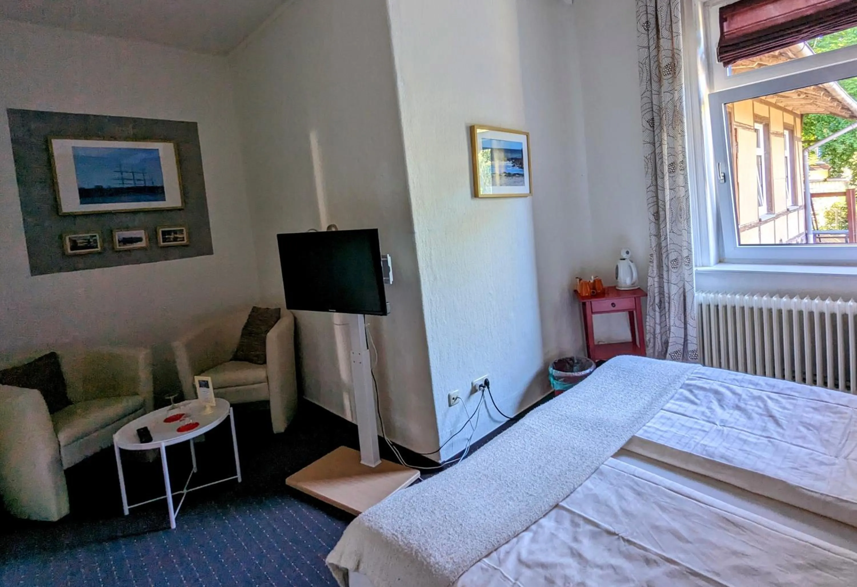 Seating area, Bed in Hotel Schweizerhaus