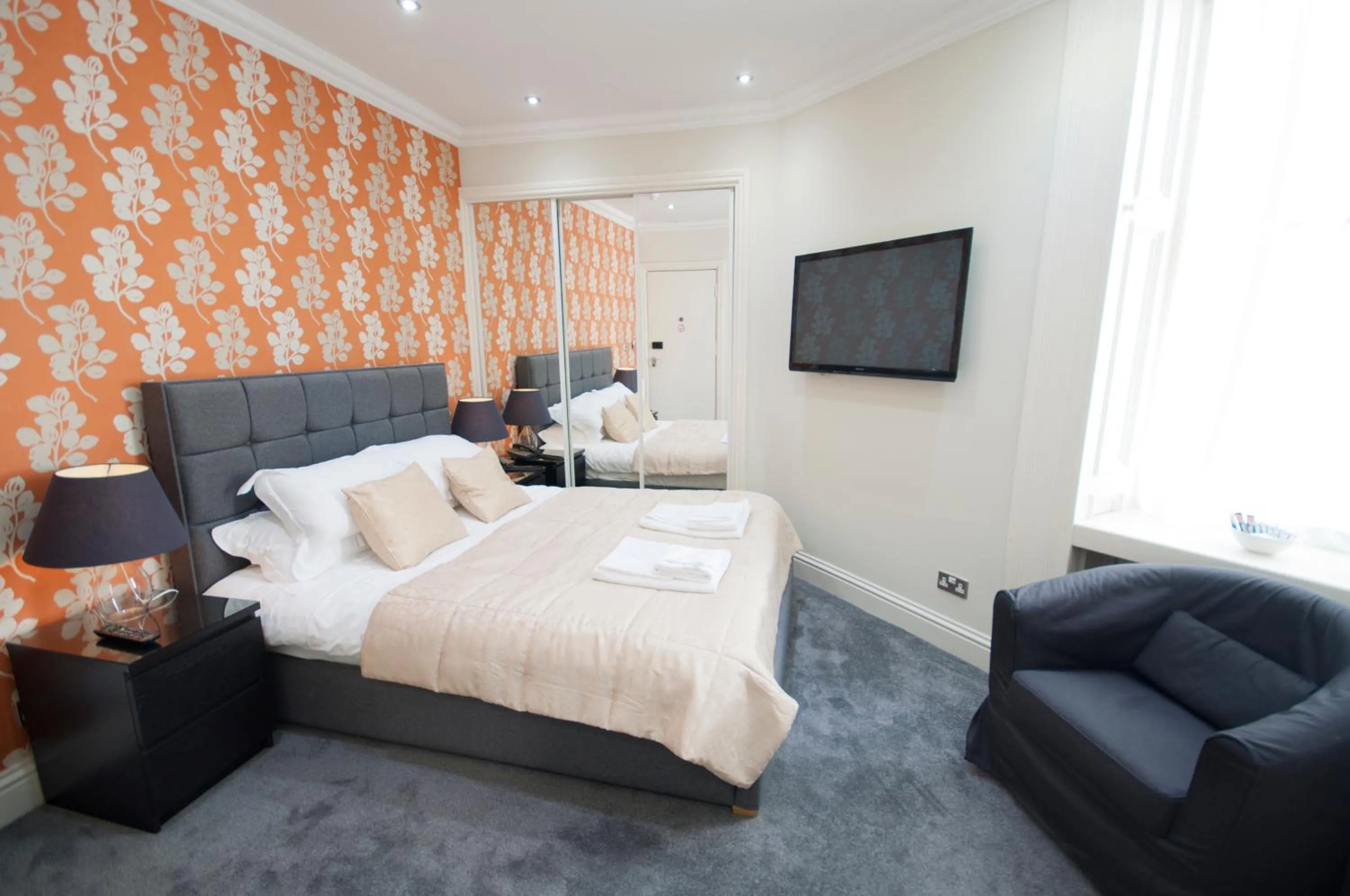 Bedroom, Bed in Palmerston Suites